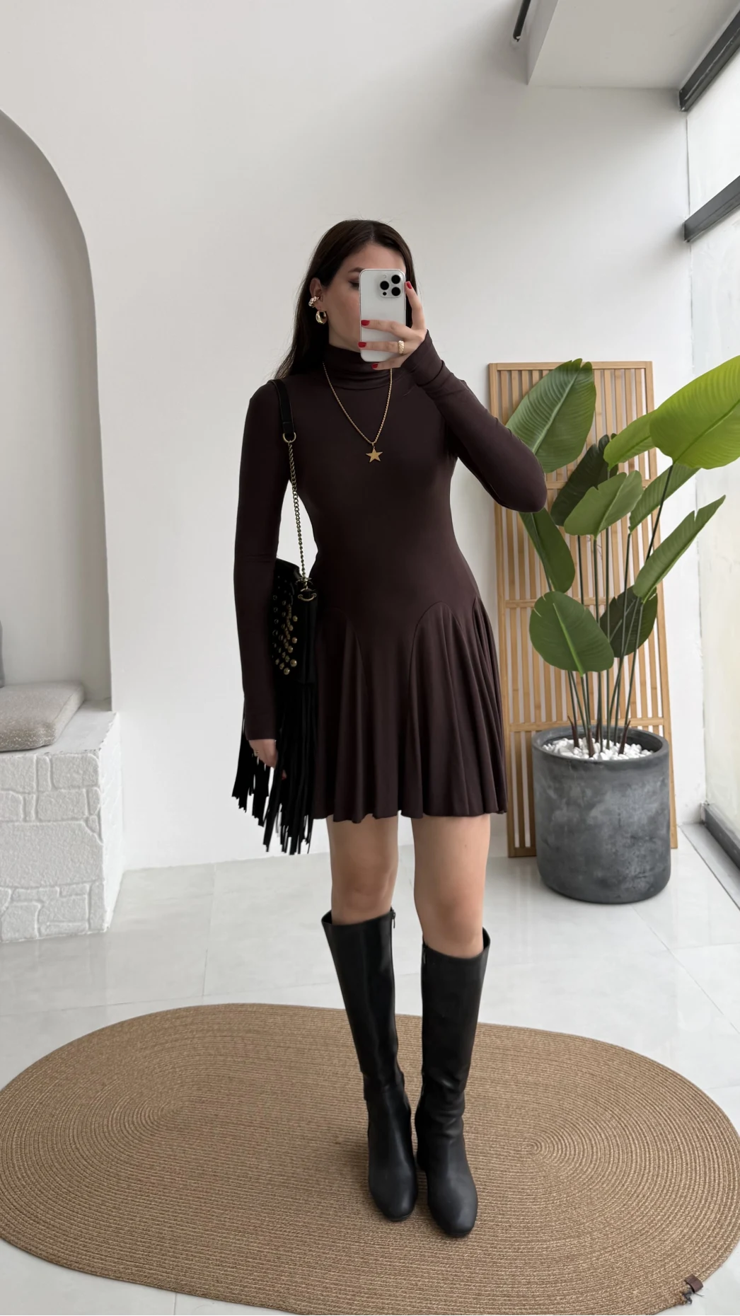 Boğazlı Uzun Kollu Parmak Geçmeli Eteği Volanlı Kısa Elbise - Acı Kahve