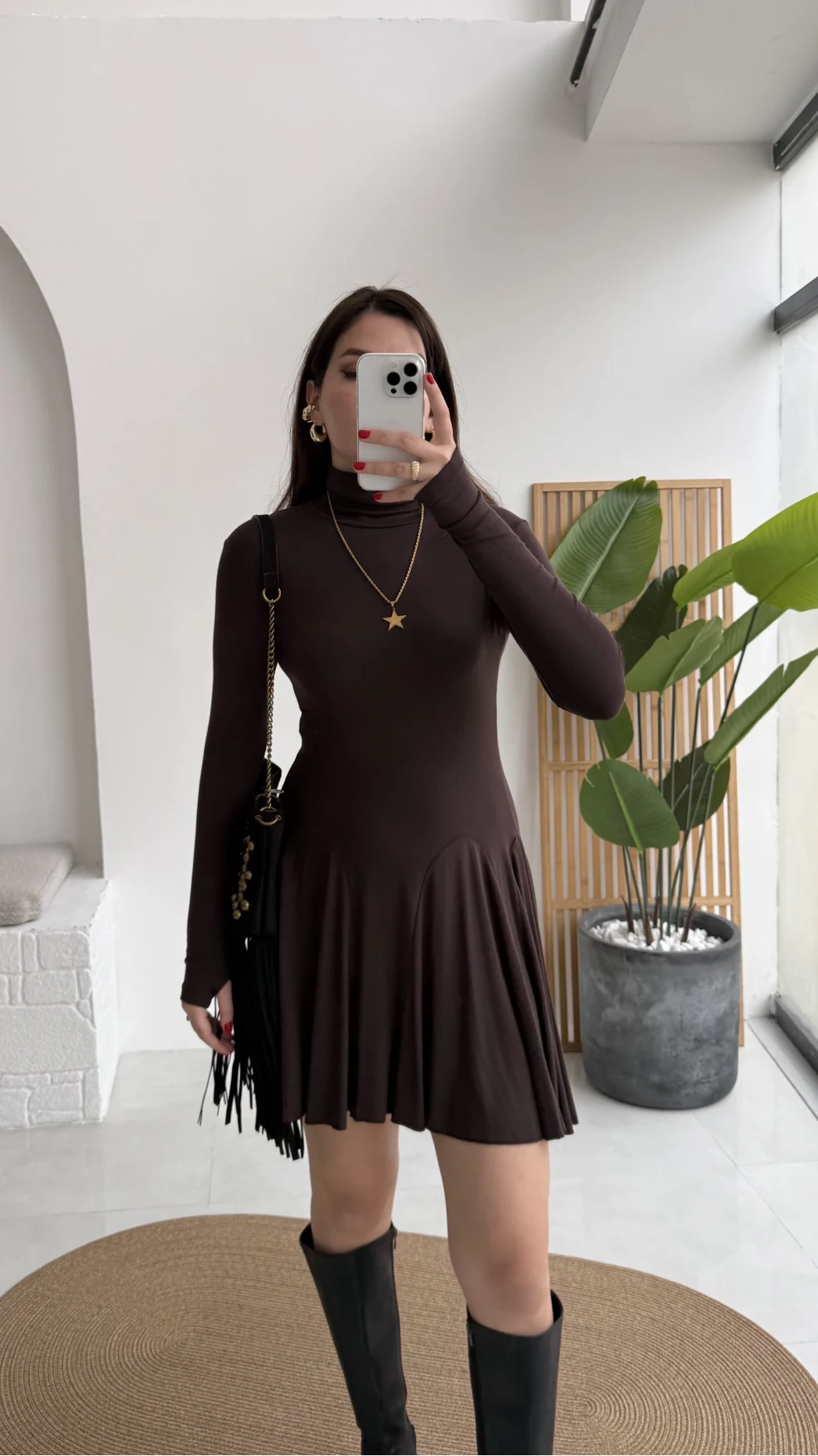 Boğazlı Uzun Kollu Parmak Geçmeli Eteği Volanlı Kısa Elbise - Acı Kahve