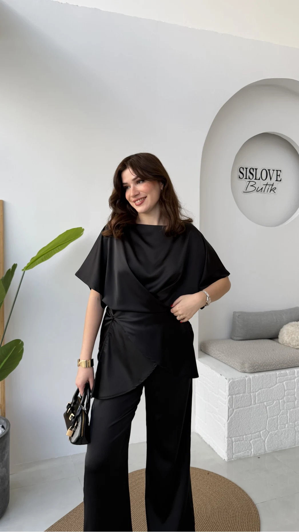 Elodia Kısa Kol Bağlamalı Saten Takım - Siyah