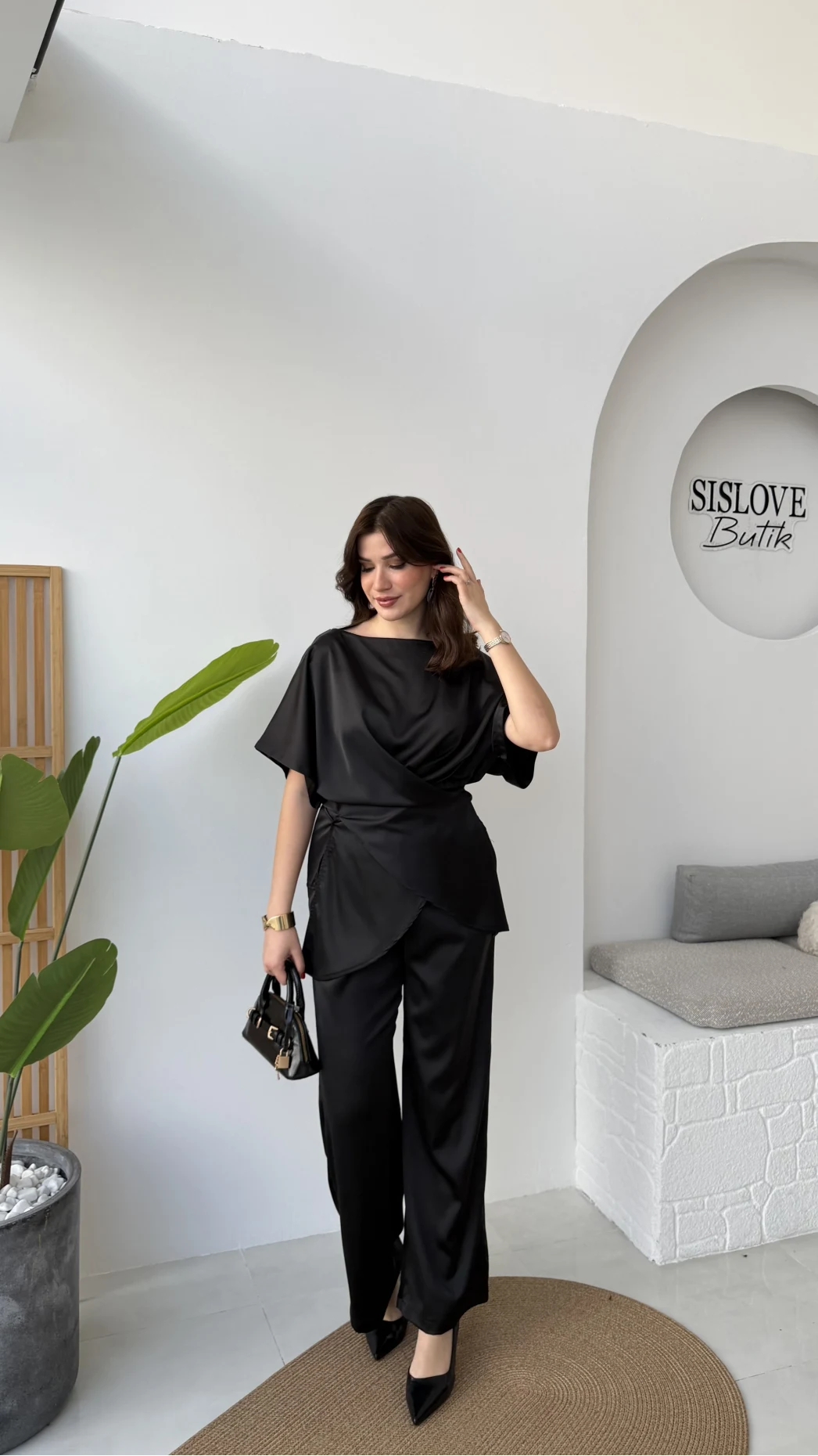 Elodia Kısa Kol Bağlamalı Saten Takım - Siyah