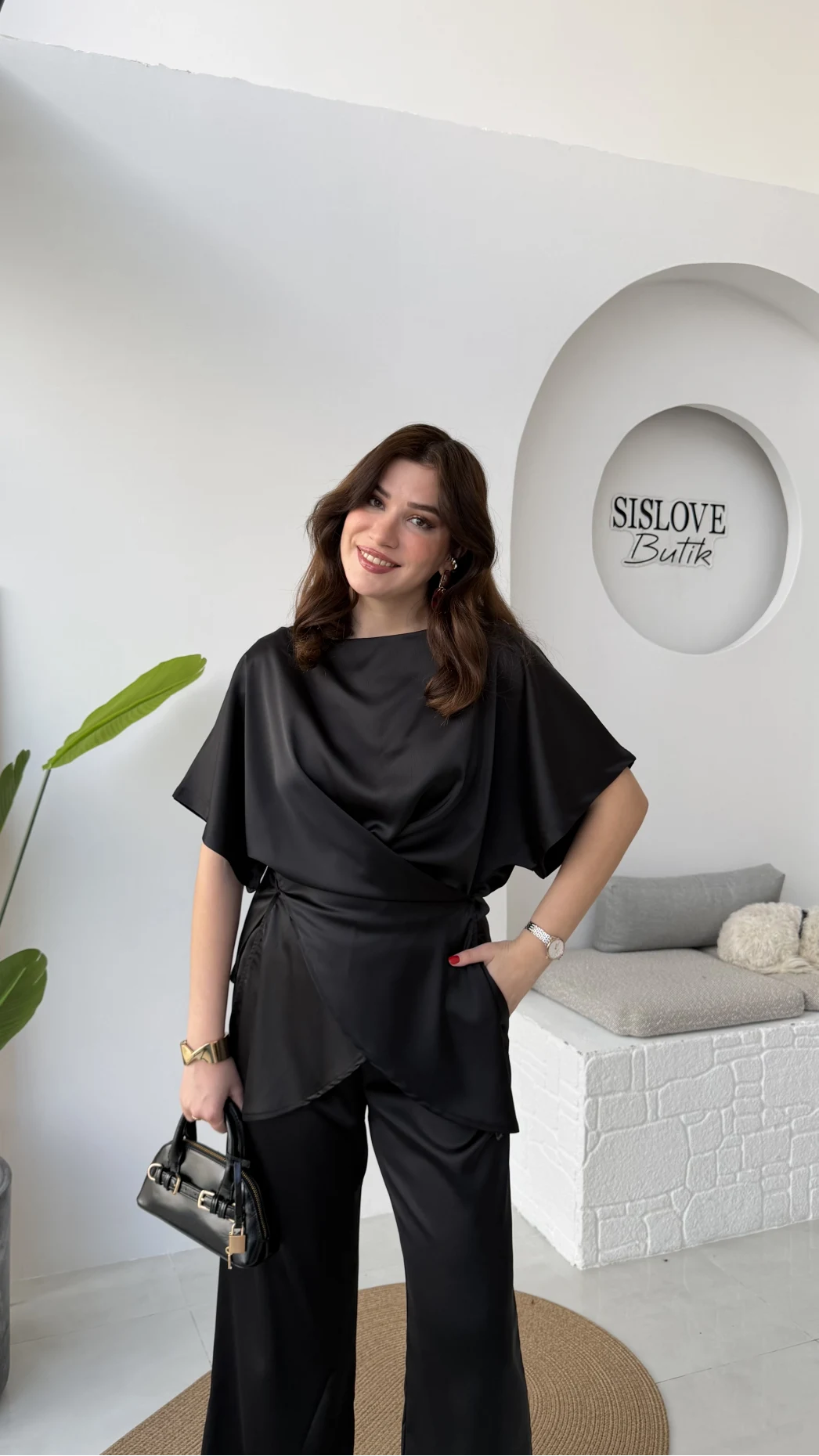 Elodia Kısa Kol Bağlamalı Saten Takım - Siyah