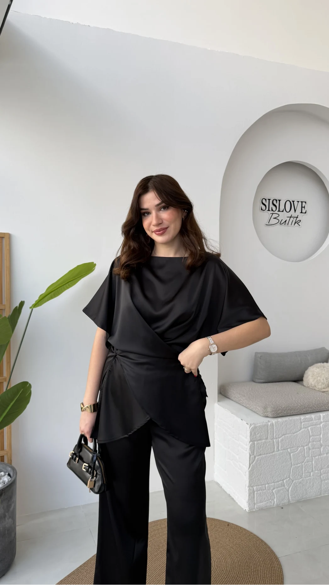 Elodia Kısa Kol Bağlamalı Saten Takım - Siyah