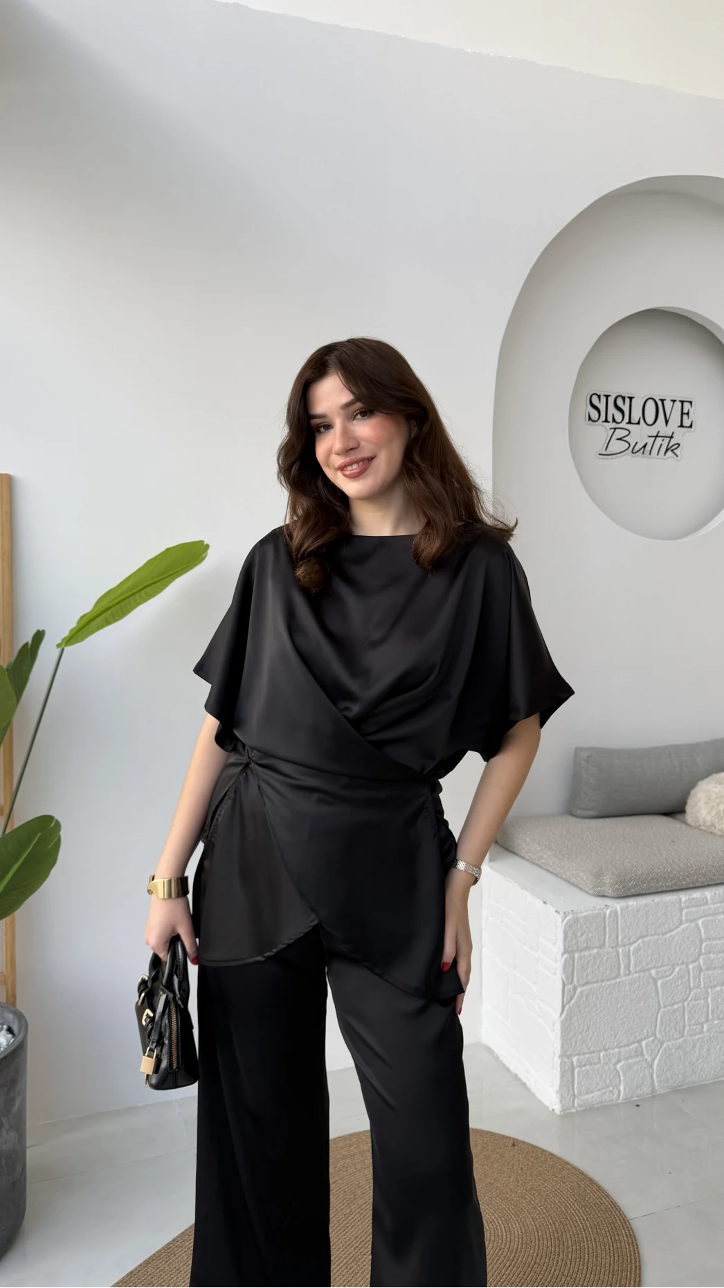 Elodia Kısa Kol Bağlamalı Saten Takım - Siyah