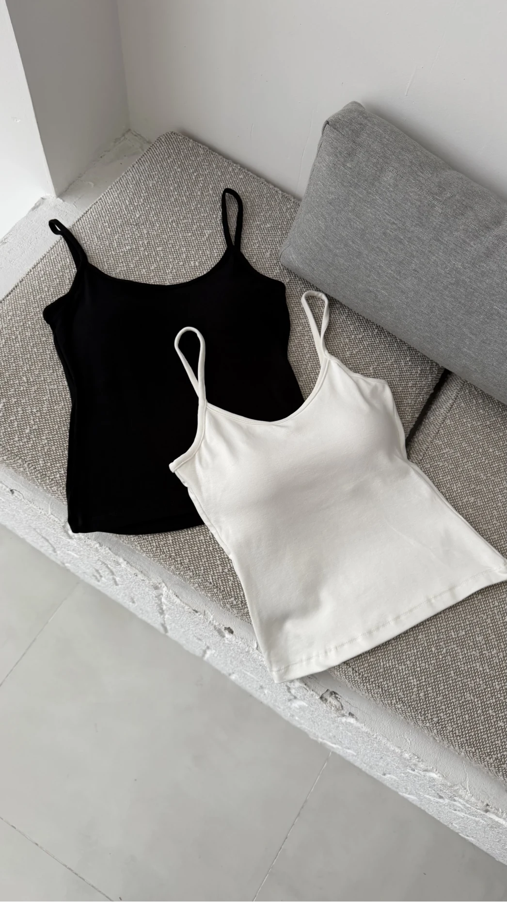 Uzun Göğüs Pedli İnce Askılı Body - Siyah