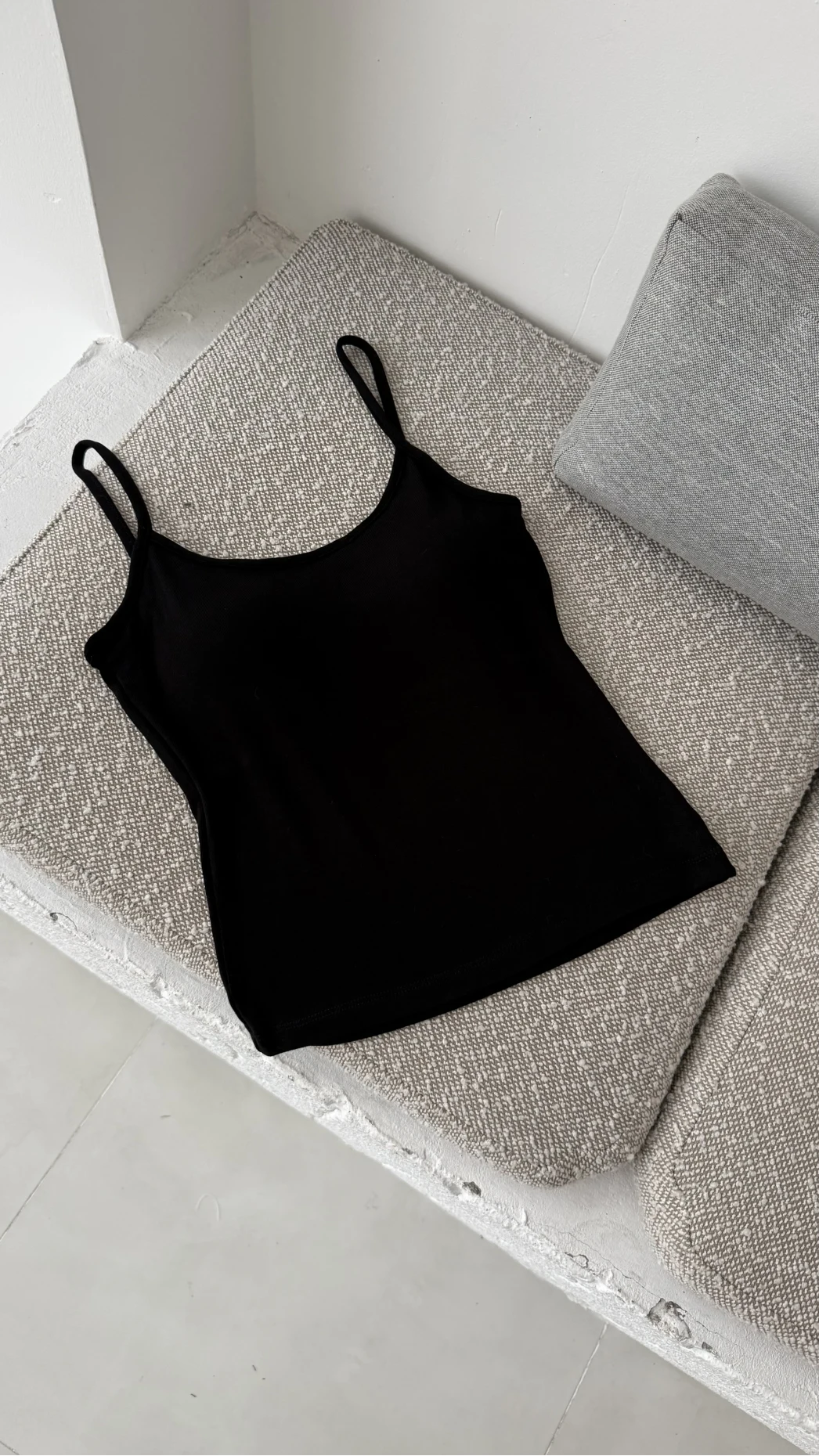 Uzun Göğüs Pedli İnce Askılı Body - Siyah