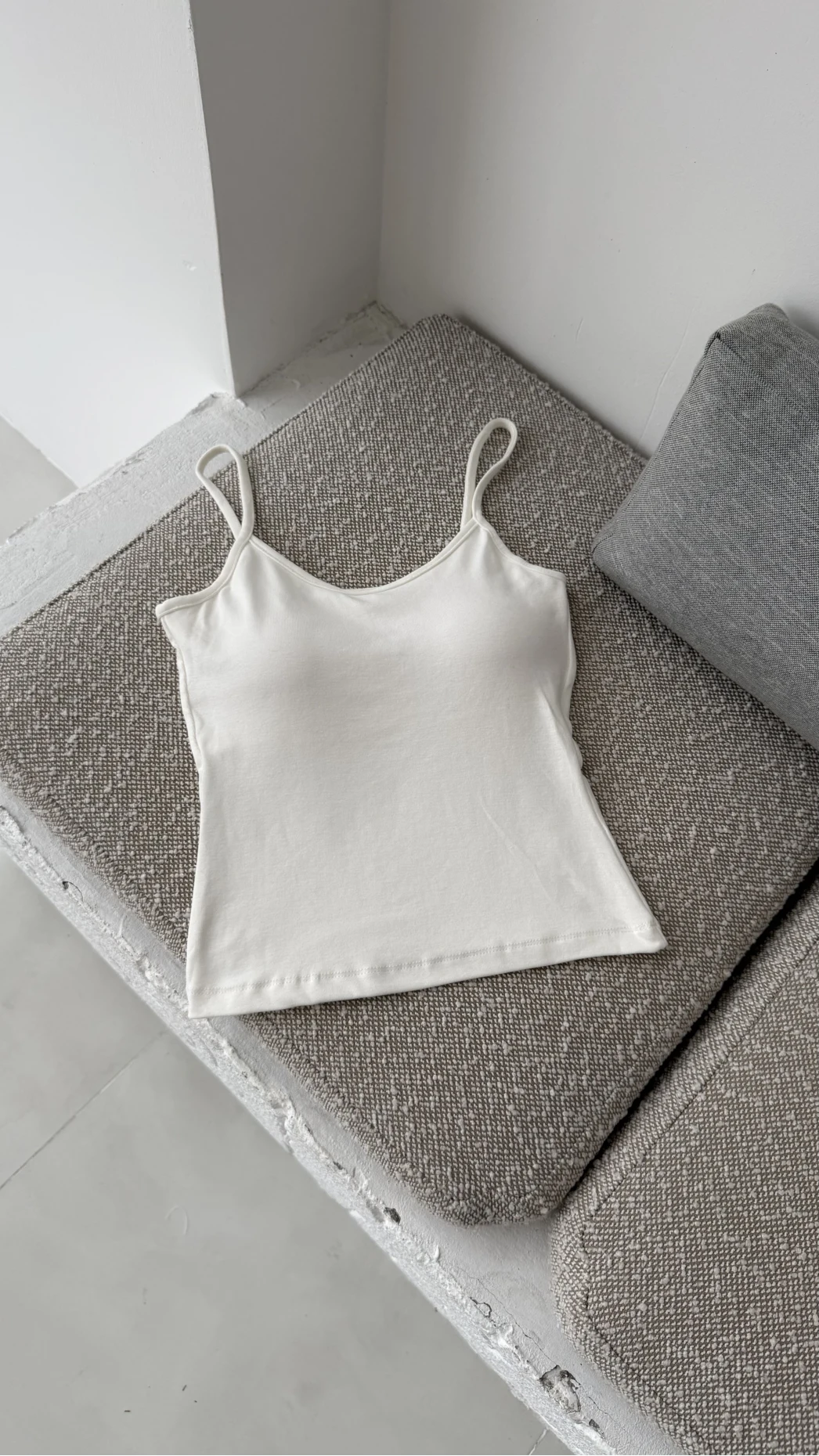 Uzun Göğüs Pedli İnce Askılı Body - Ekru