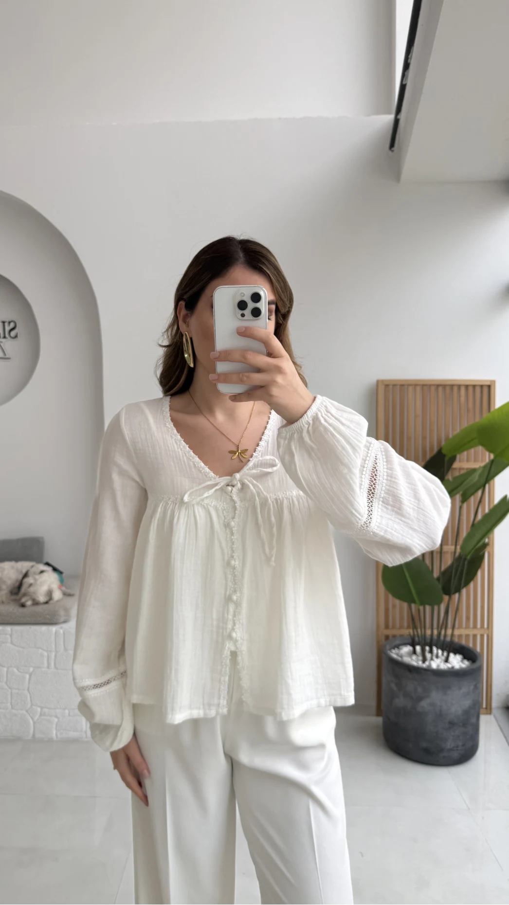 Peri İnci Detay Beyaz Bluz