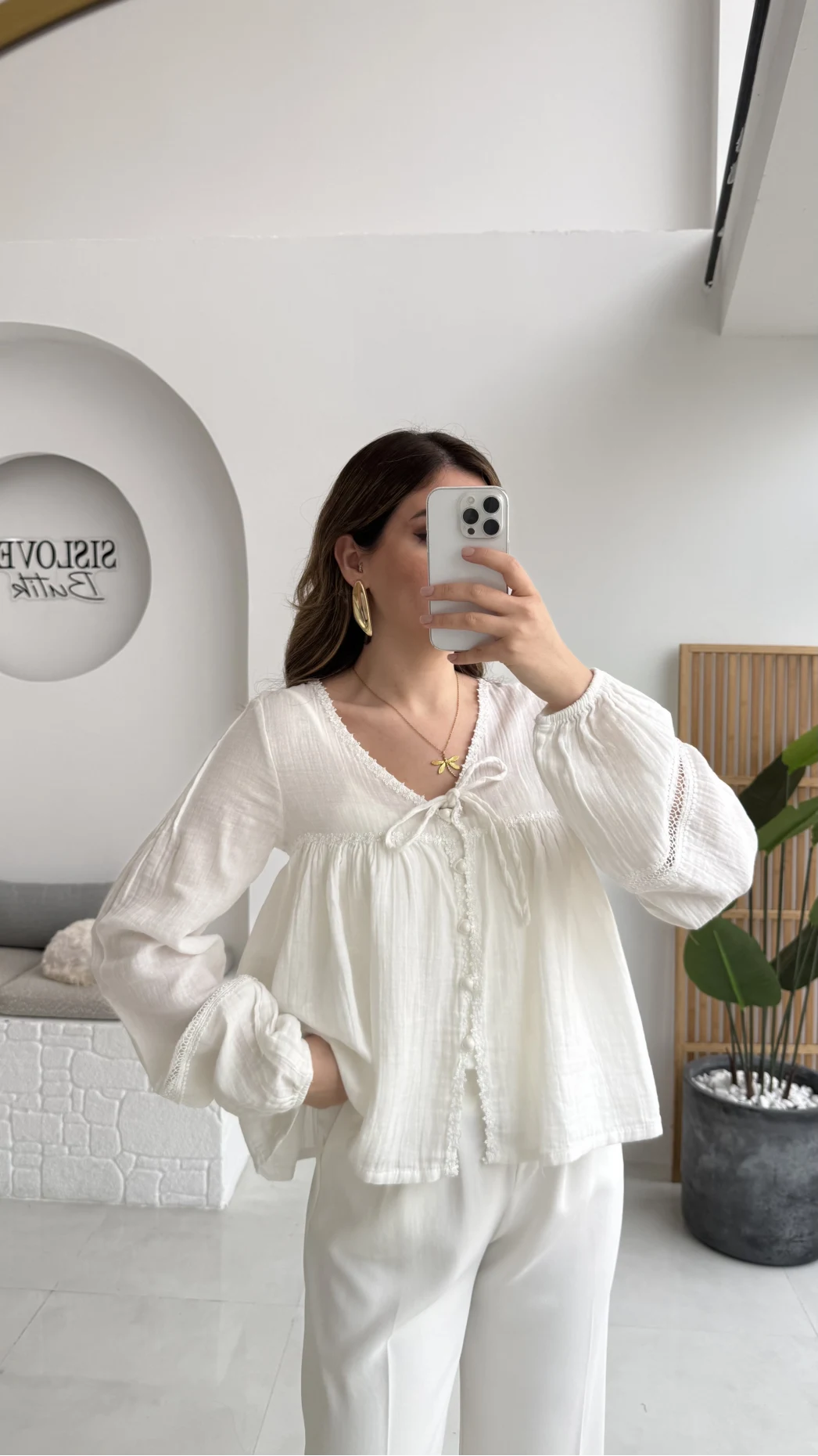 Peri İnci Detay Beyaz Bluz