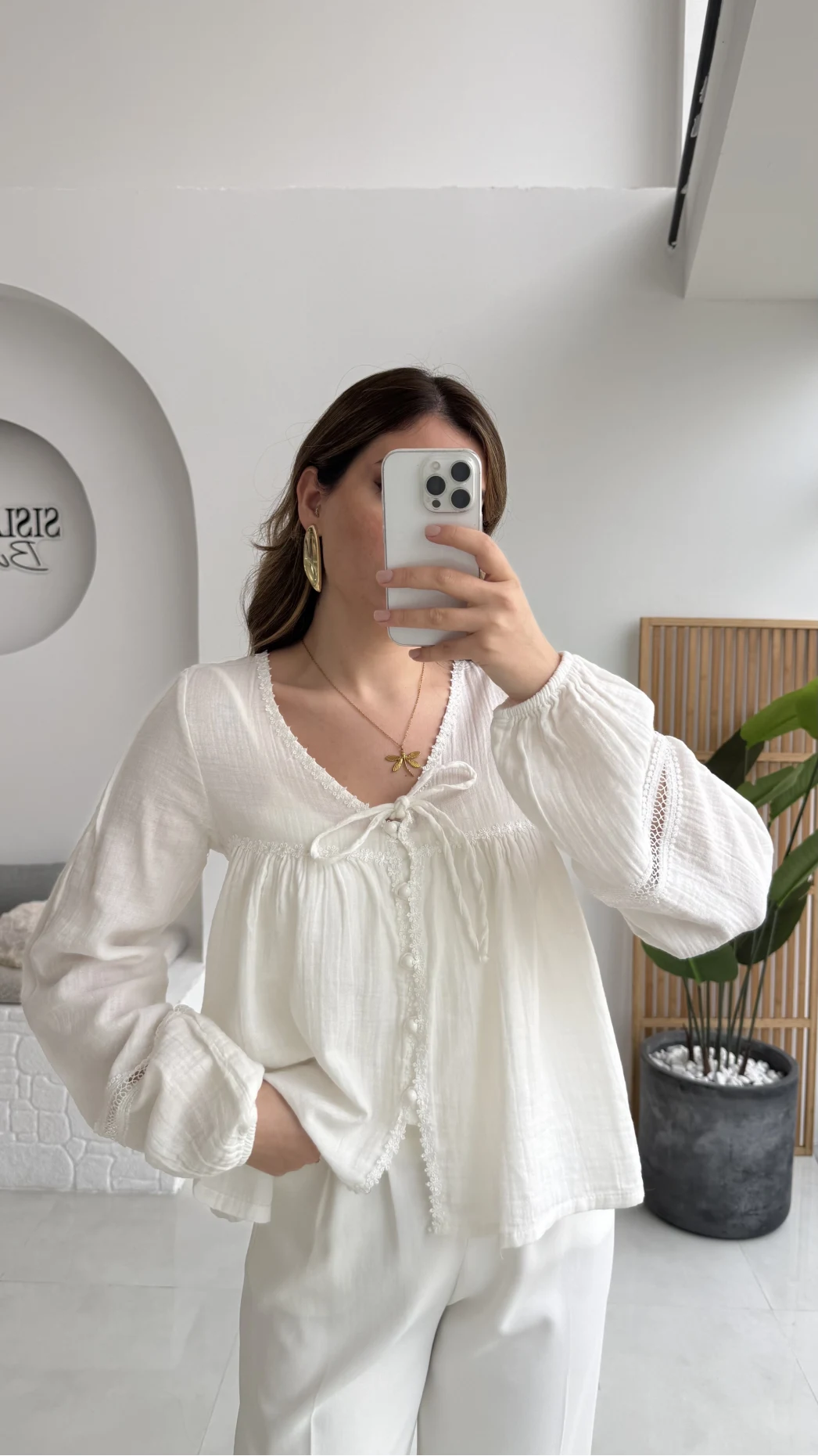 Peri İnci Detay Beyaz Bluz