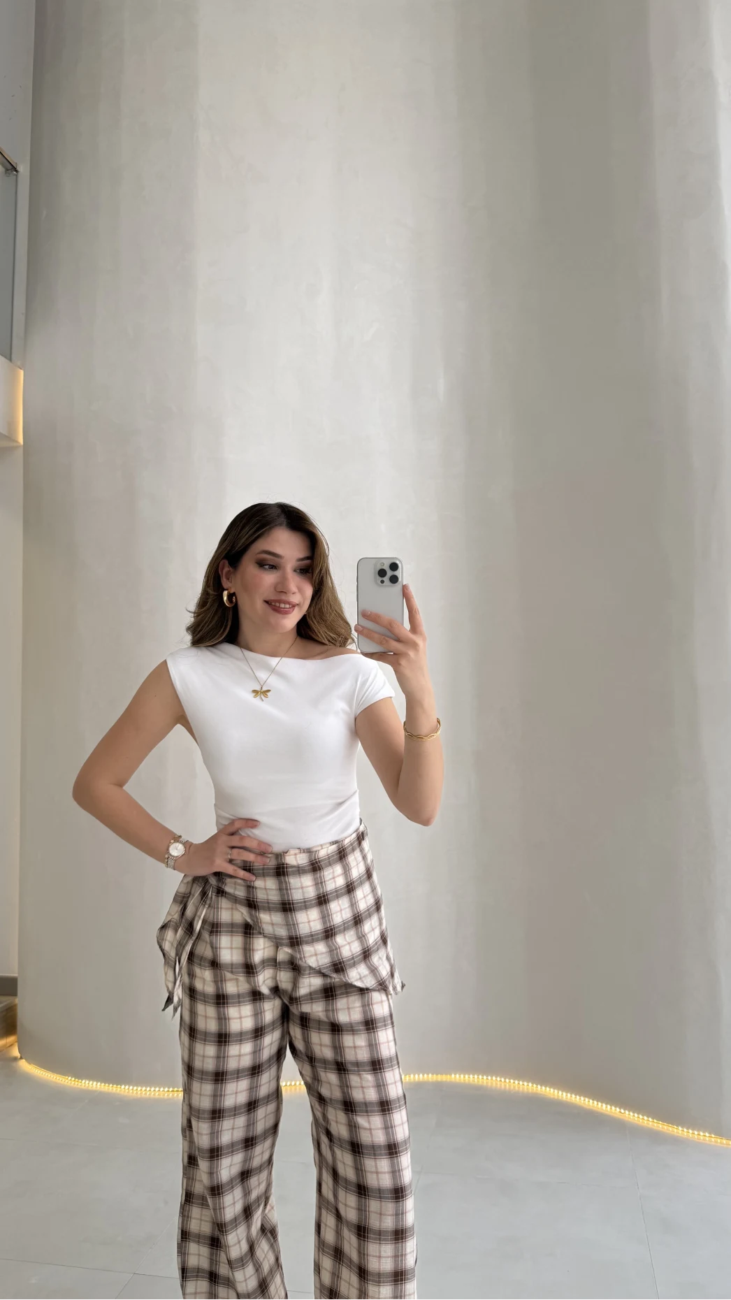 Dilvin Kayık Yaka Beli Büzgülü Bluz - Ekru - Kod: 32613