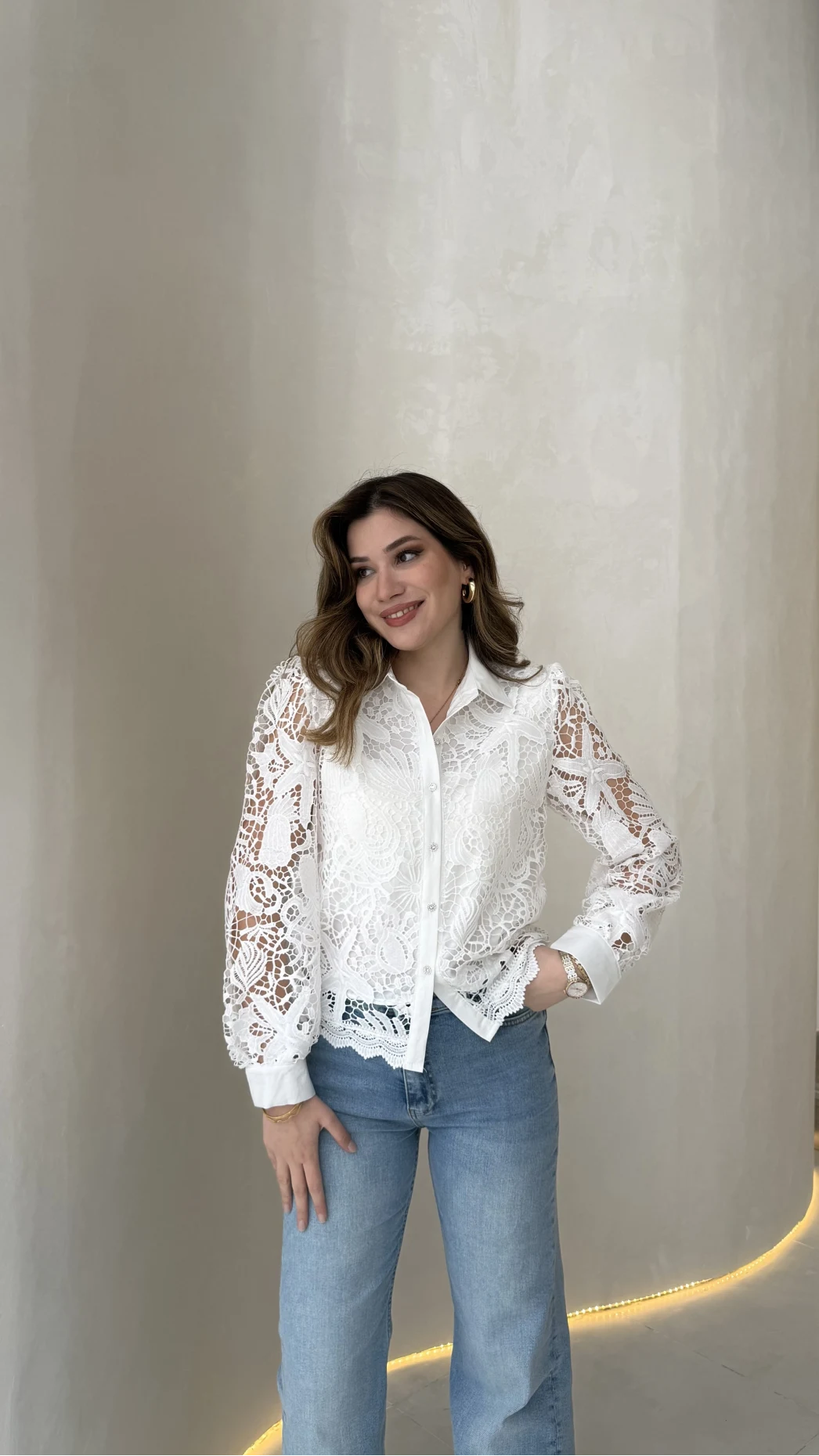 Çiçek Düğmeli Dantelli Gömlek - Beyaz - Kod: 39397