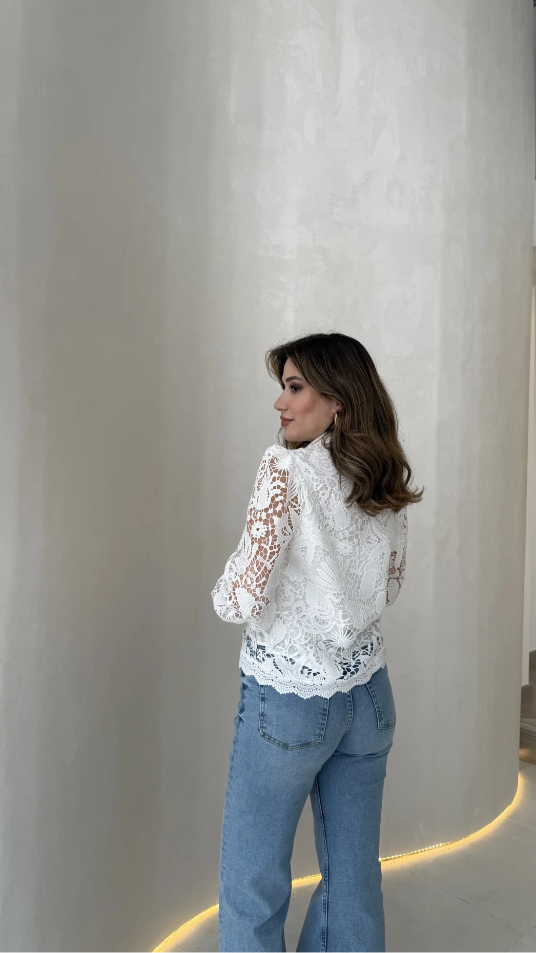 Çiçek Düğmeli Dantelli Gömlek - Beyaz - Kod: 39397