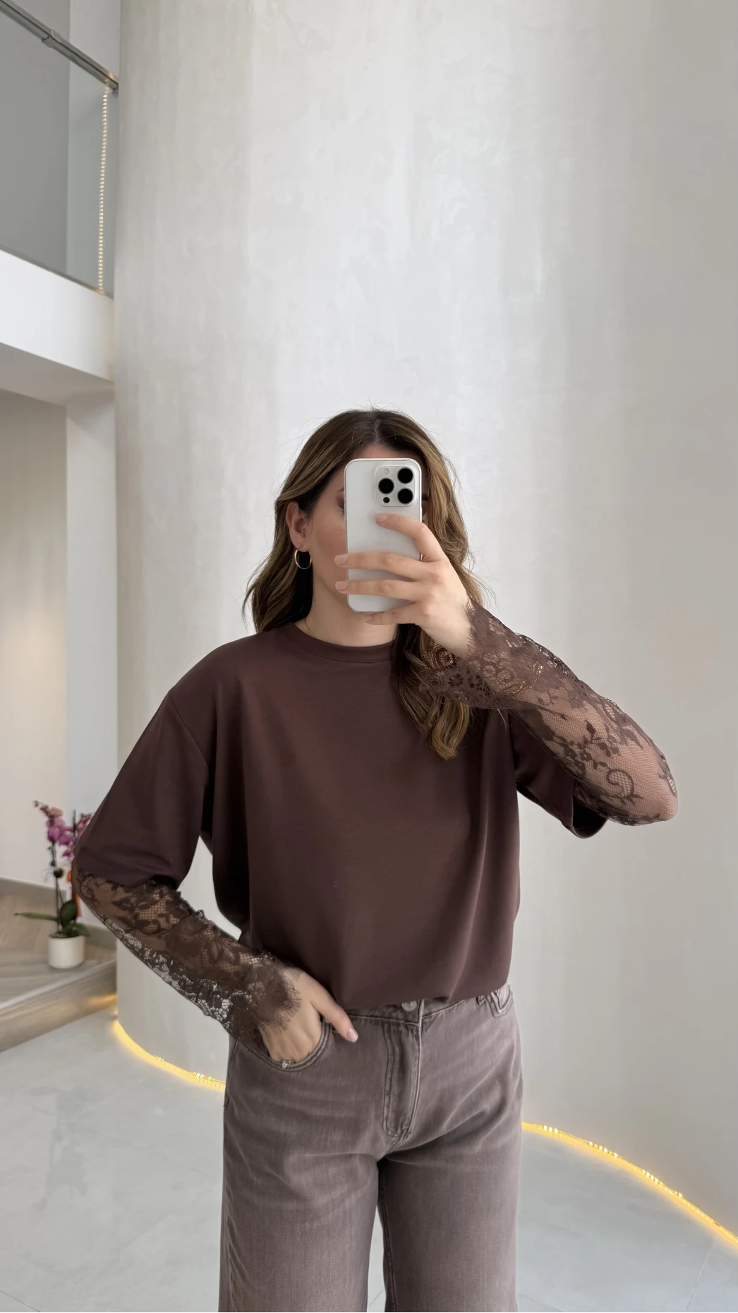 Oversize Bilek Detay Dantel Kol T-shirt - Acı Kahve