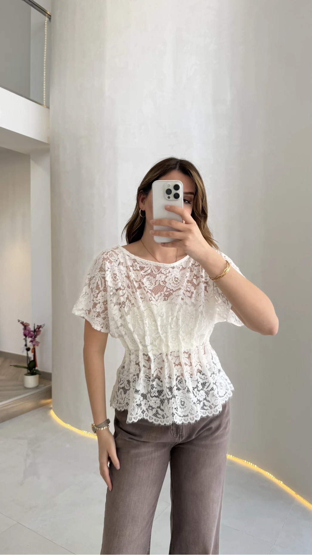 Flaner Büzgülü Bel Detaylı Kayık Yaka Dantelli Bluz - Ekru - Kod: 2966