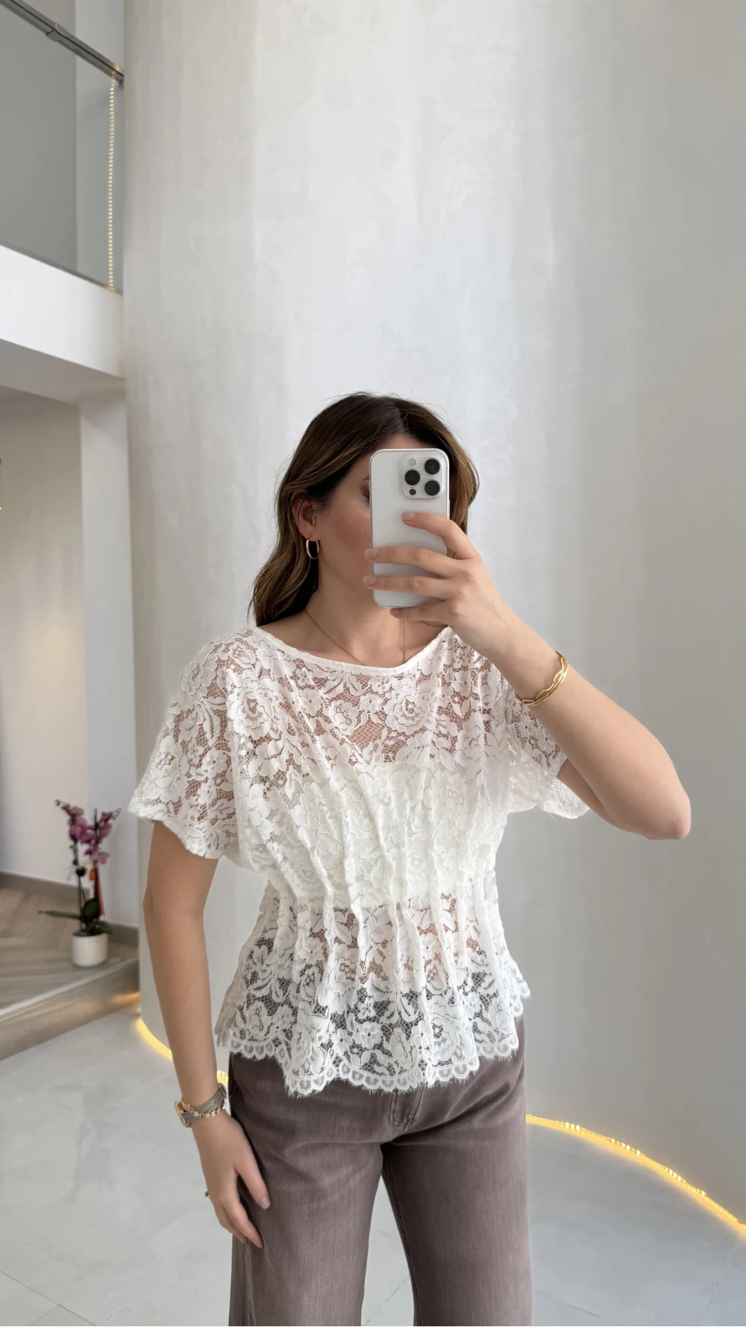 Flaner Büzgülü Bel Detaylı Kayık Yaka Dantelli Bluz - Ekru - Kod: 2966