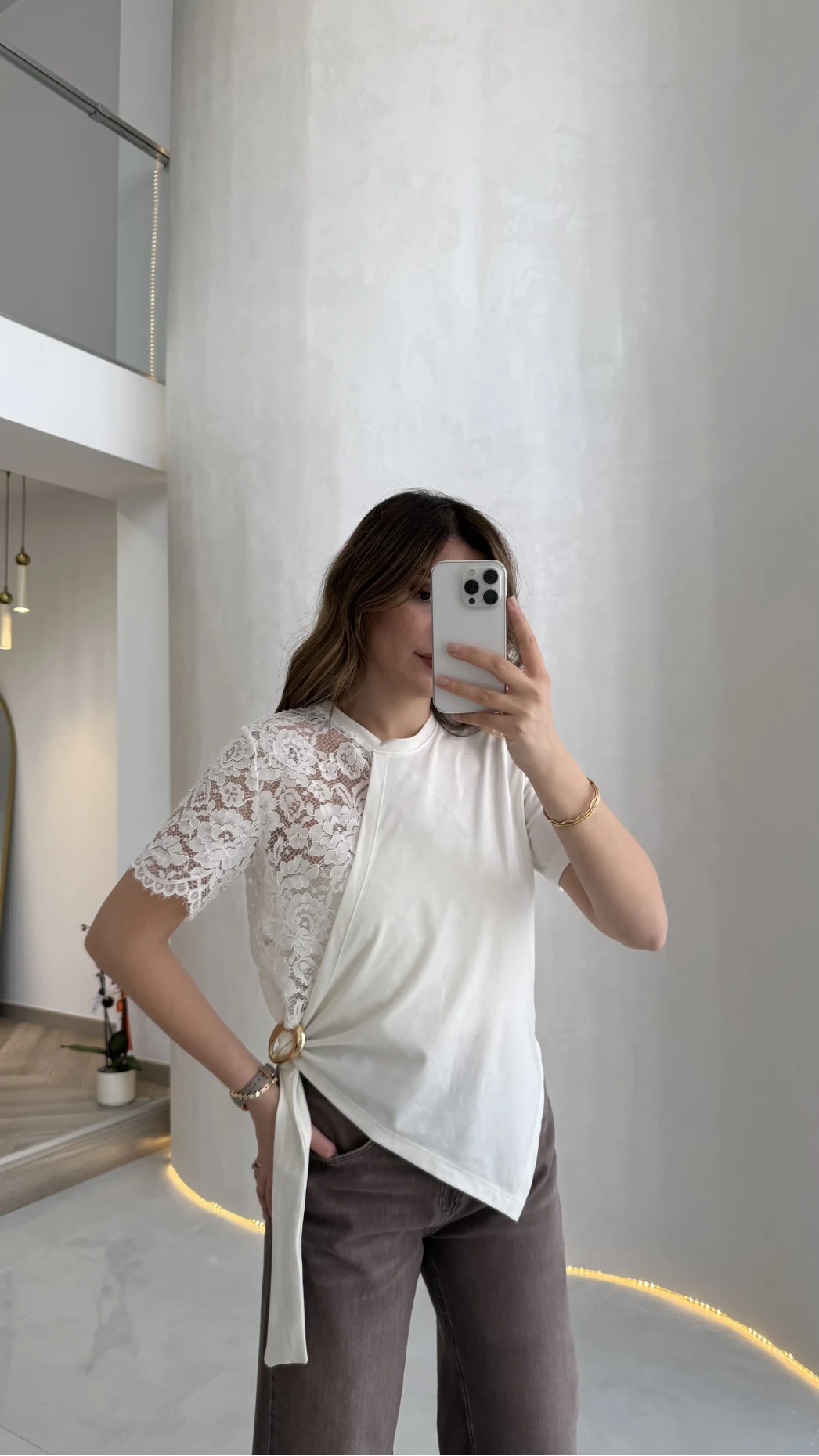 Asimetrik Kesim Dantel Detaylı Kemerli Bluz - Ekru - Kod: 2964