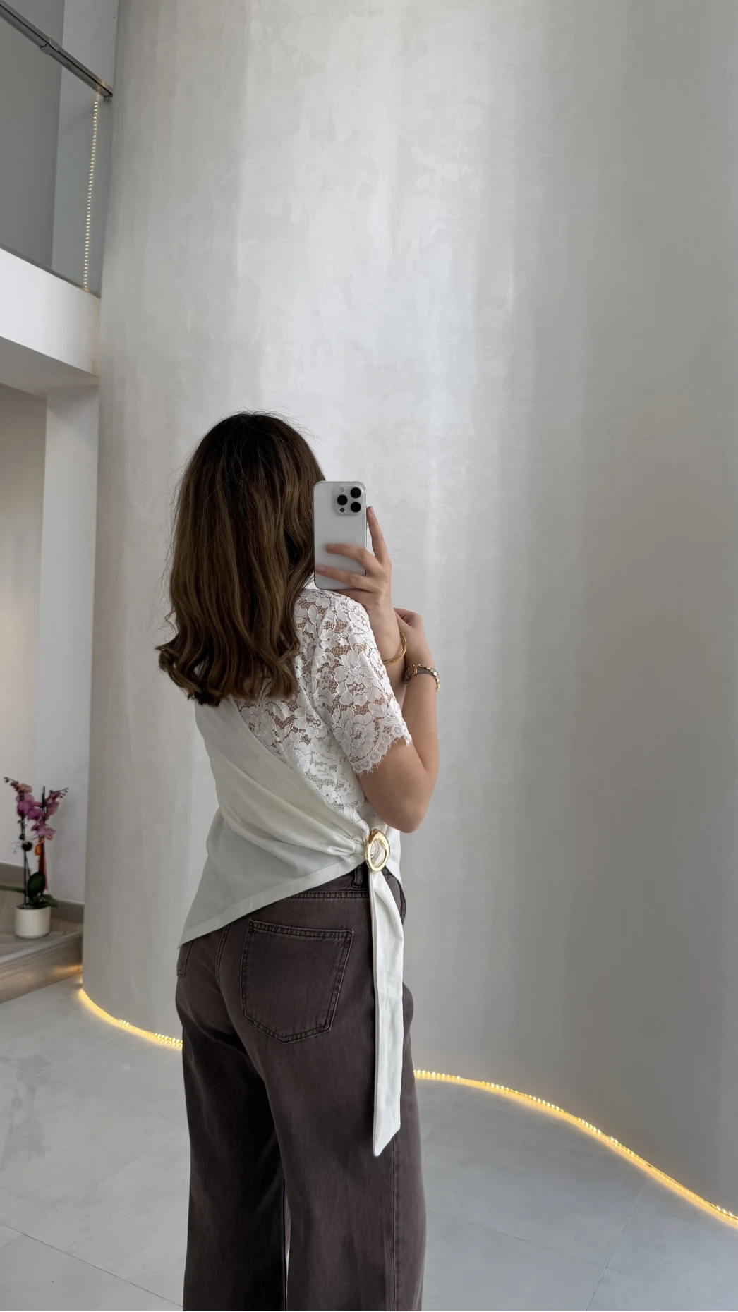 Asimetrik Kesim Dantel Detaylı Kemerli Bluz - Ekru - Kod: 2964