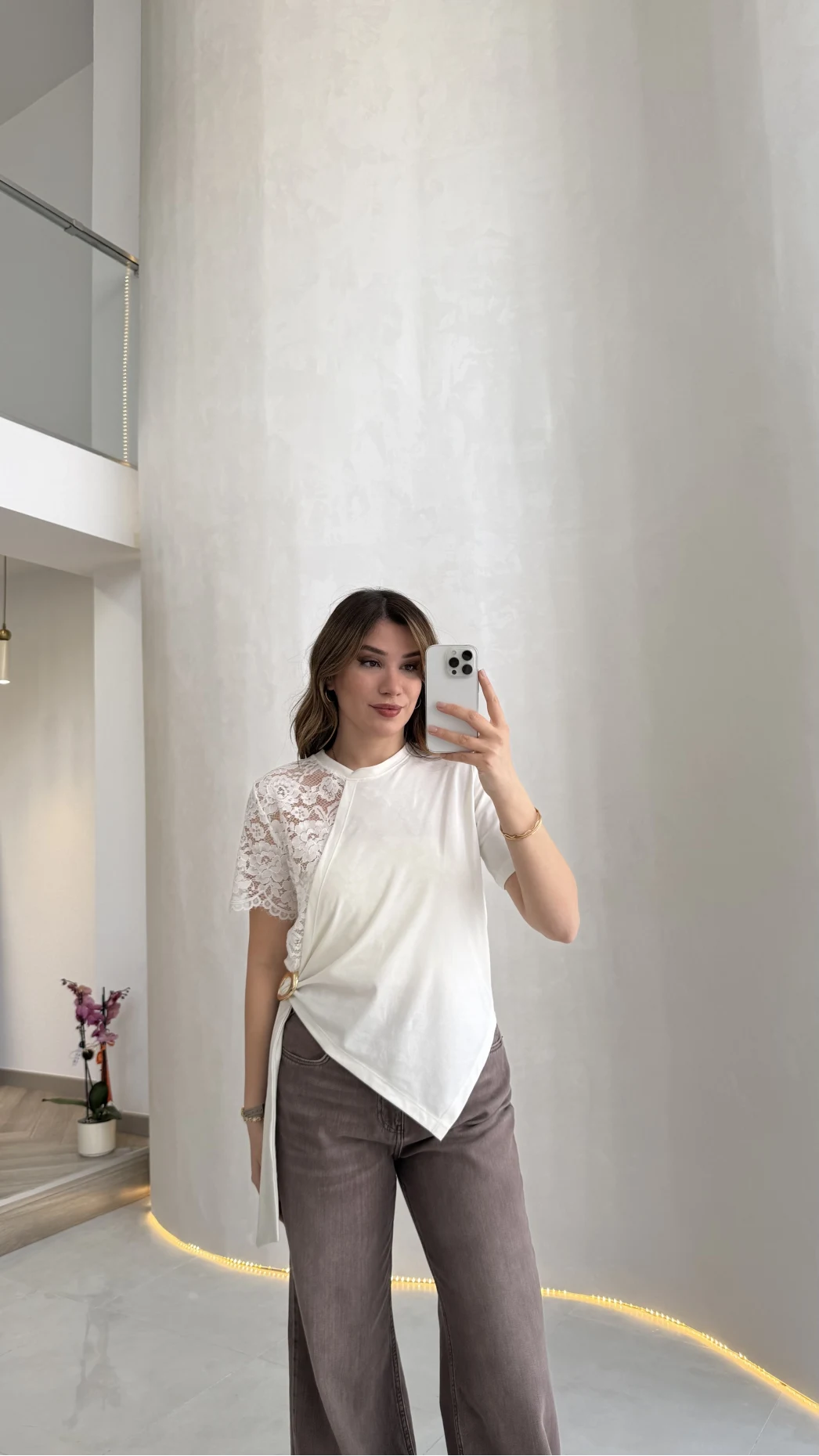 Asimetrik Kesim Dantel Detaylı Kemerli Bluz - Ekru - Kod: 2964