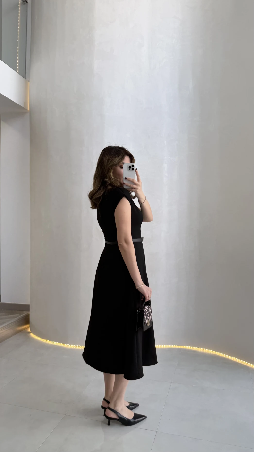 Bonita Vatkalı Midi Boy Kemerli Elbise - Siyah