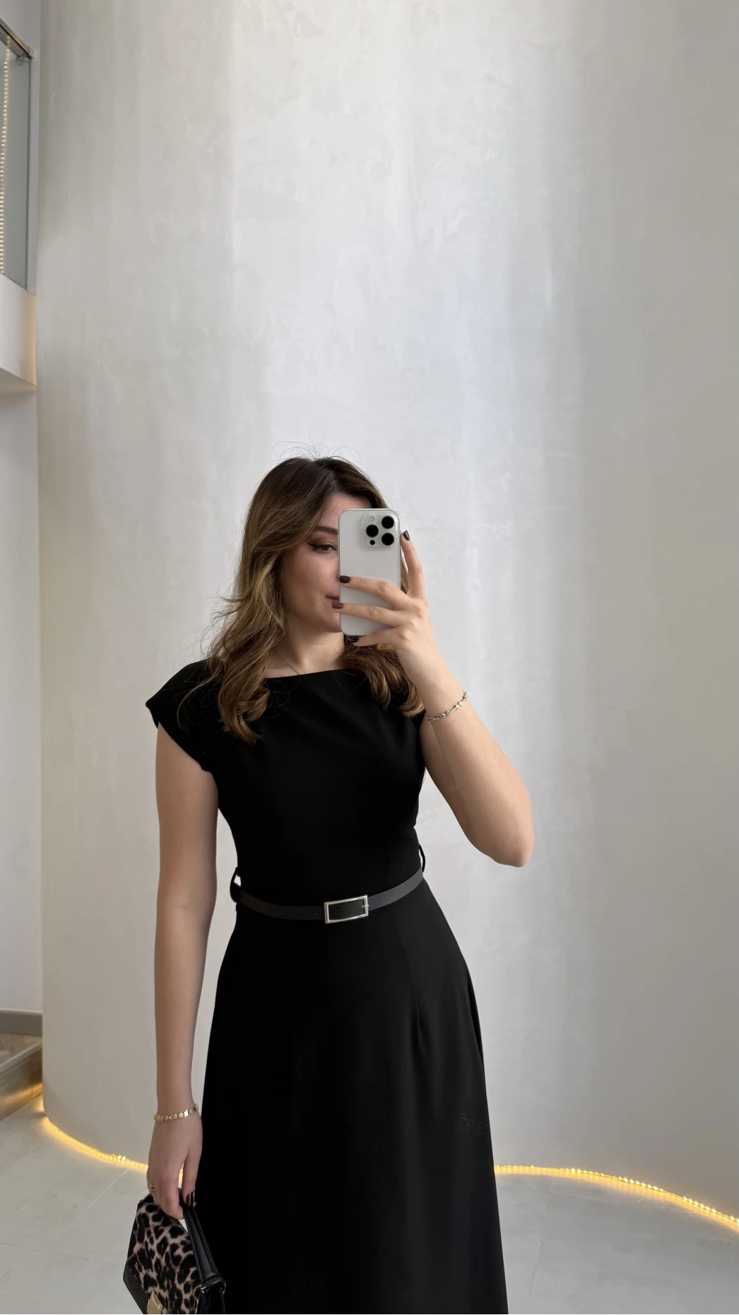 Bonita Vatkalı Midi Boy Kemerli Elbise - Siyah