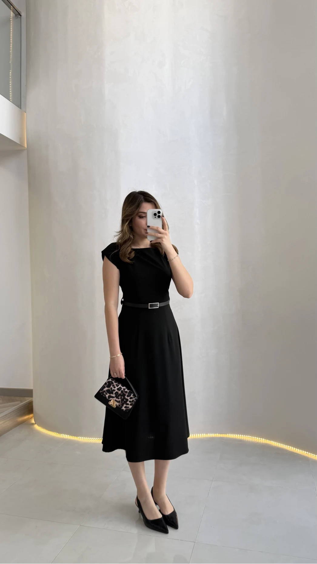 Bonita Vatkalı Midi Boy Kemerli Elbise - Siyah