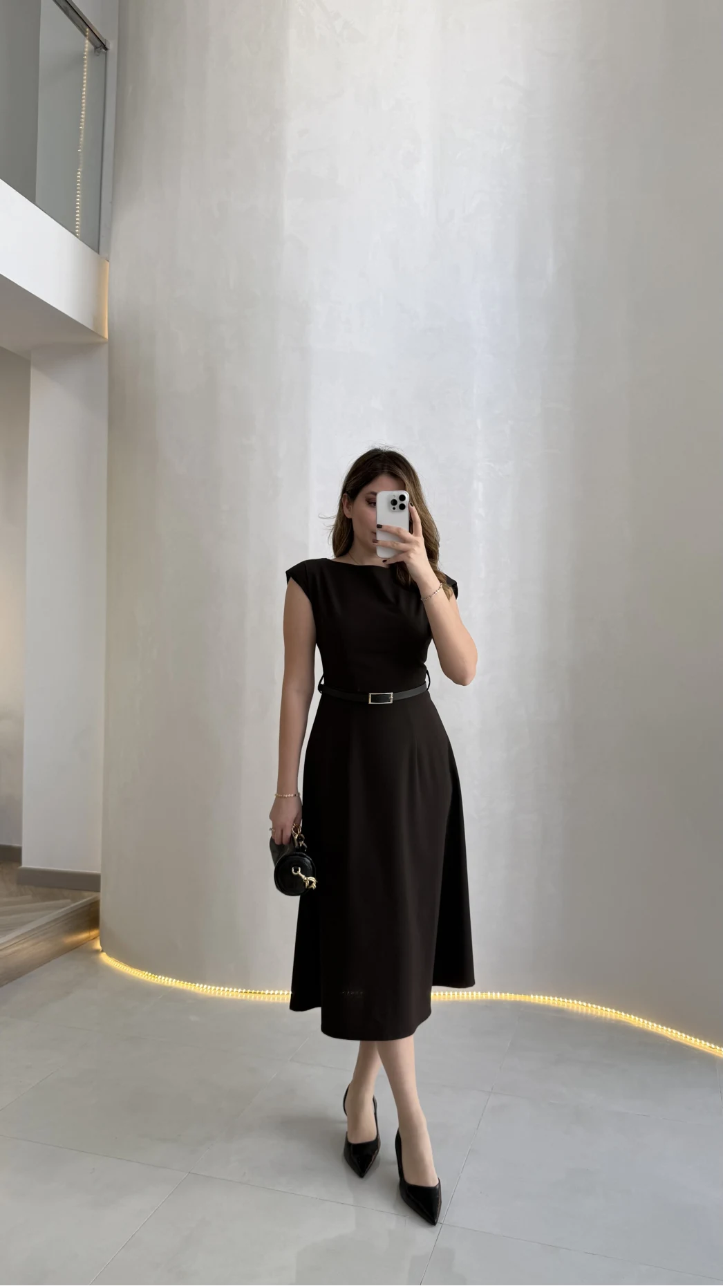 Bonita Vatkalı Midi Boy Kemerli Elbise - Kahverengi