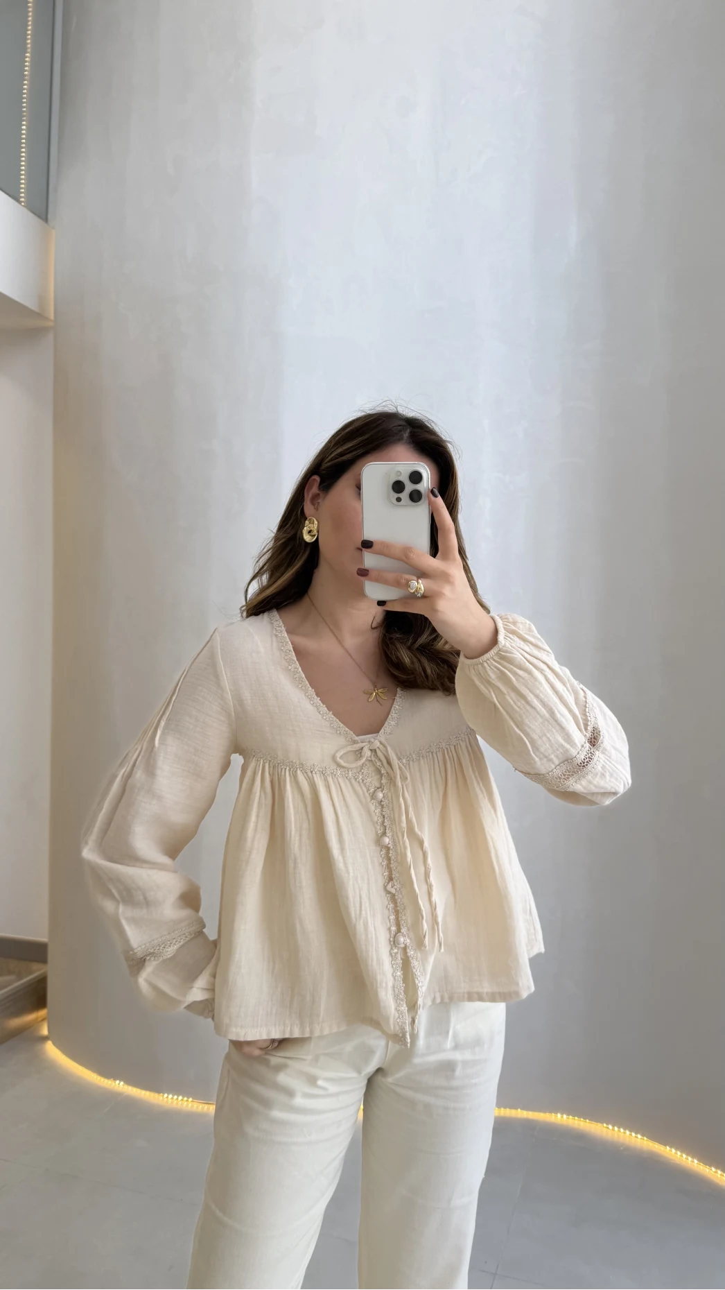 Peri İnci Detay Krem Bluz