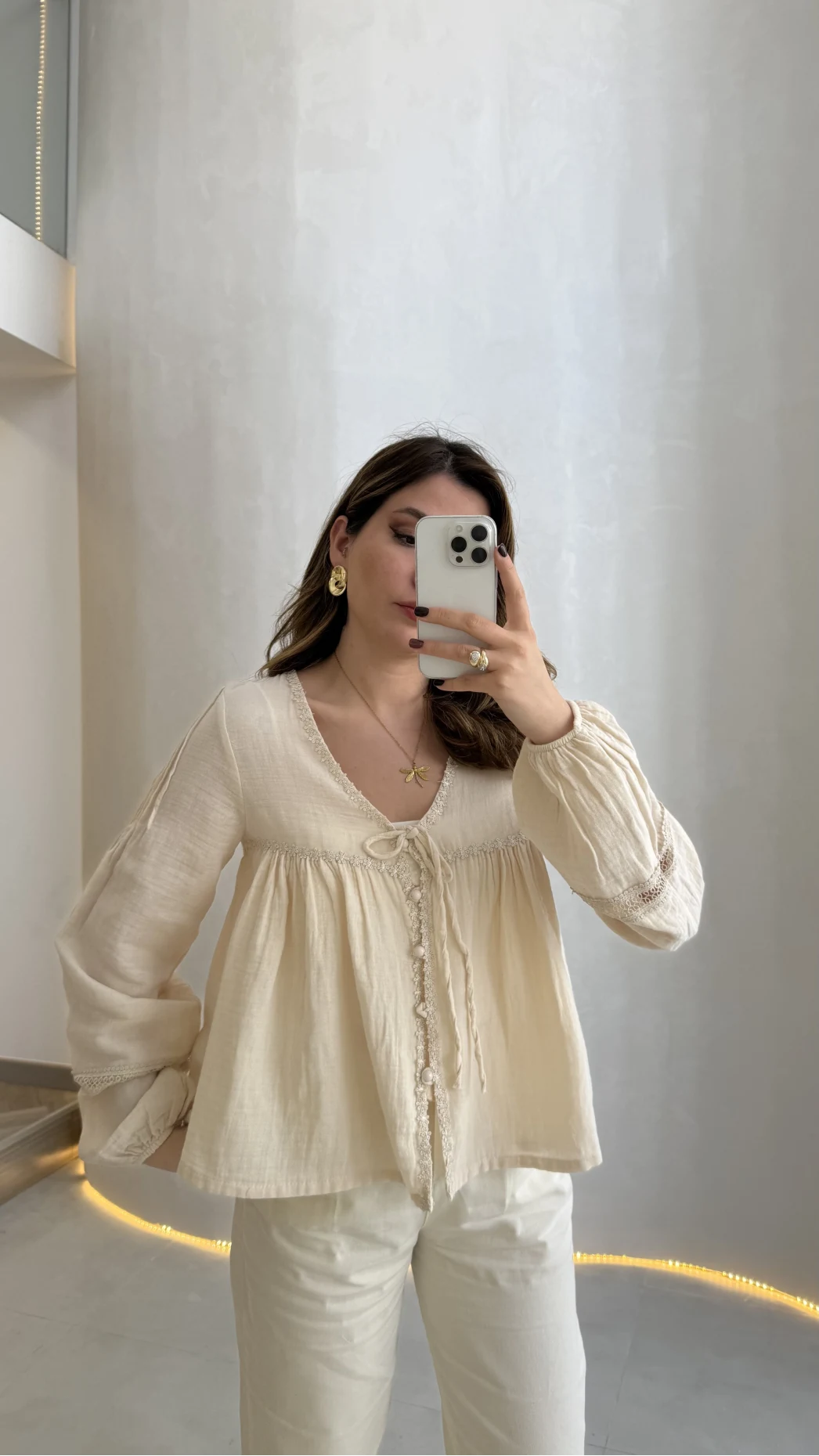 Peri İnci Detay Krem Bluz