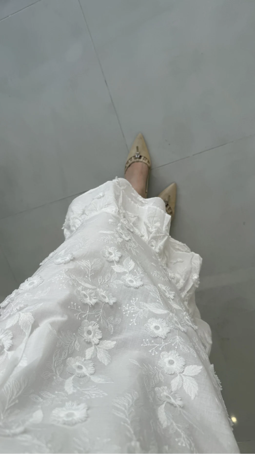 Çiçek Nakış Detaylı Bağcıklı Astarlı Elbise - Ekru - Kod: 8100