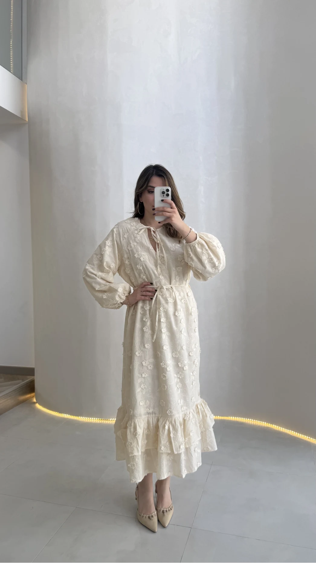 Çiçek Nakış Detaylı Bağcıklı Astarlı Elbise - Bej - Kod: 8100