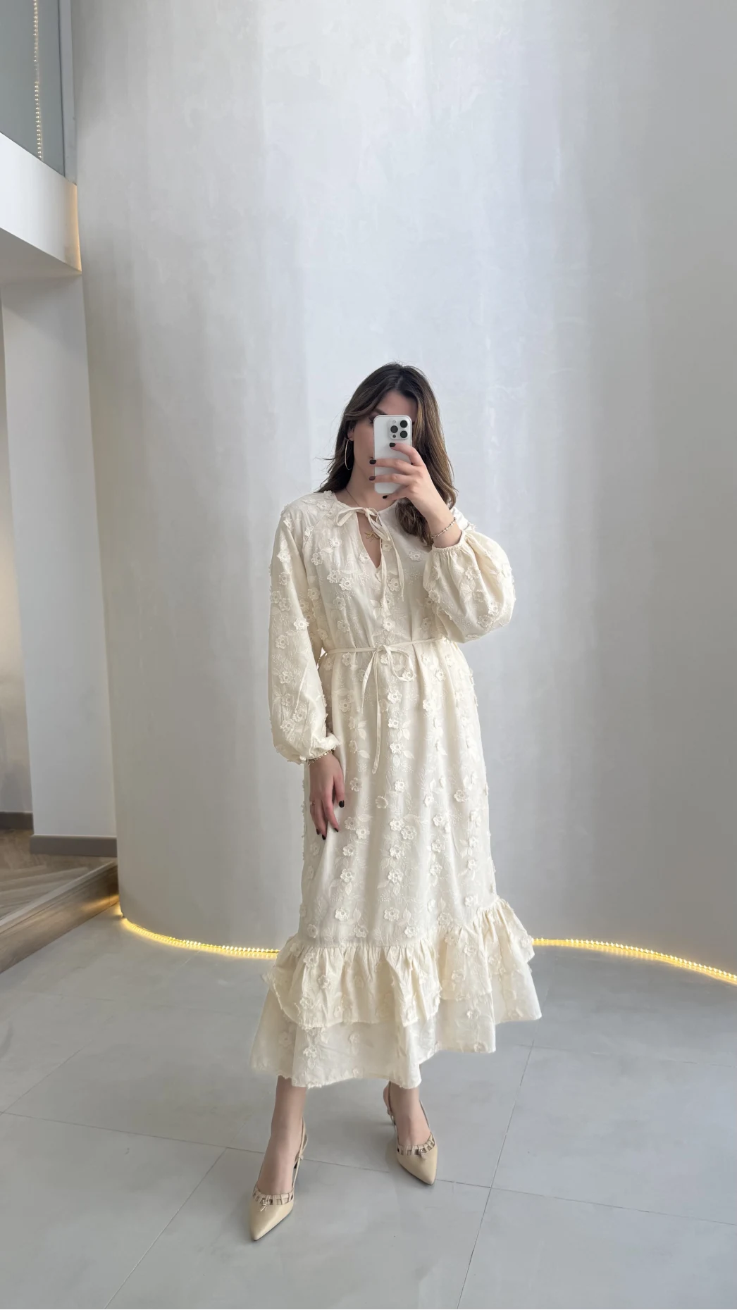 Çiçek Nakış Detaylı Bağcıklı Astarlı Elbise - Bej - Kod: 8100