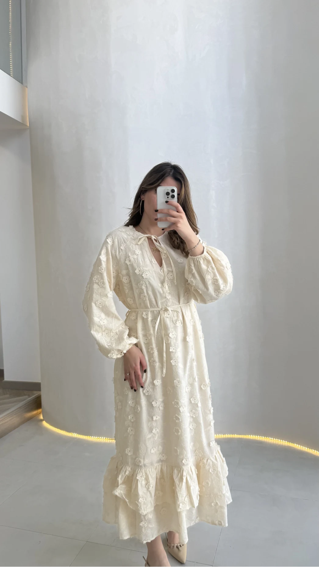 Çiçek Nakış Detaylı Bağcıklı Astarlı Elbise - Bej - Kod: 8100