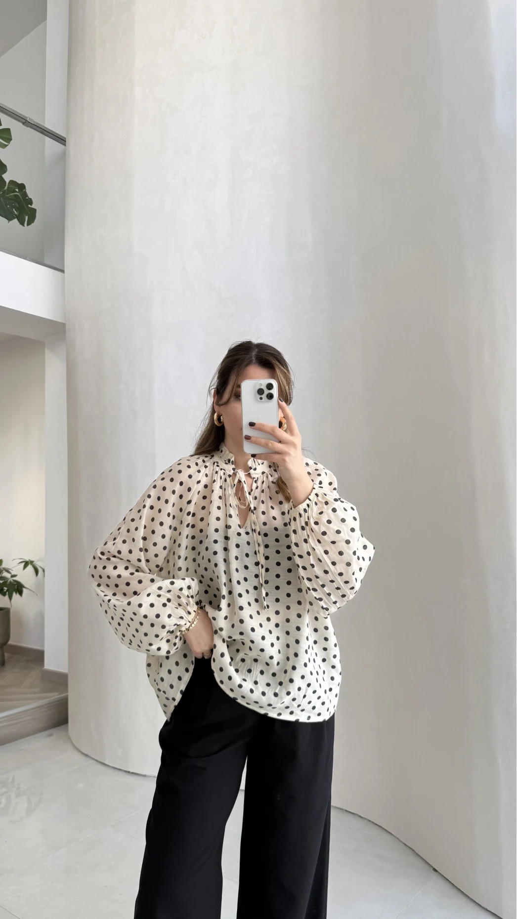 Destiny Yaka Detay Puantiyeli Bluz - Taş - Kod: 39301