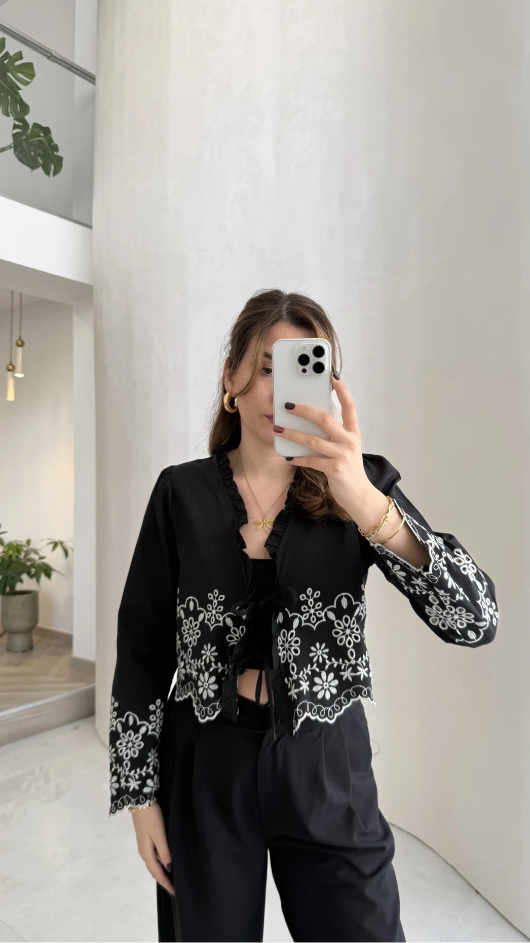 Glow Brode Detaylı Bağlamalı Crop Bluz - Siyah - Kod: 1062