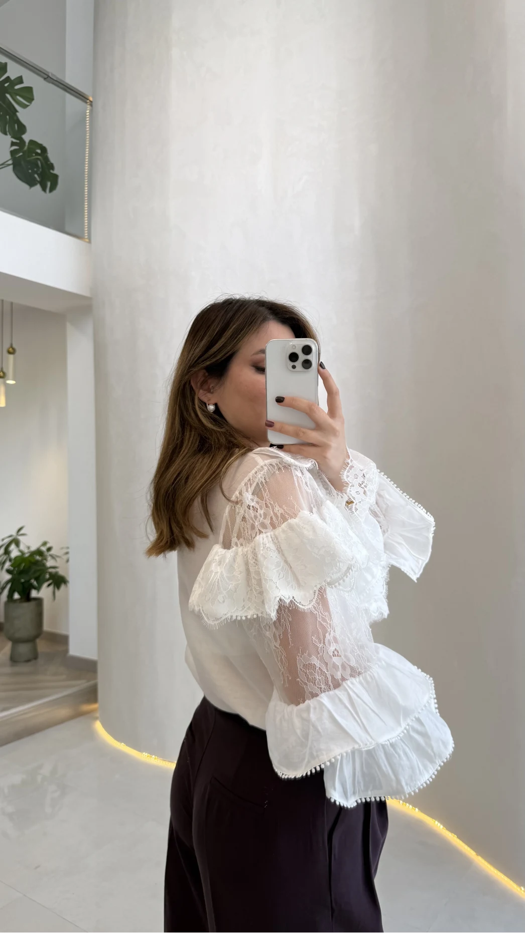 Robi Dantel Detay Fırfırlı Bluz - Ekru - Kod: 39371