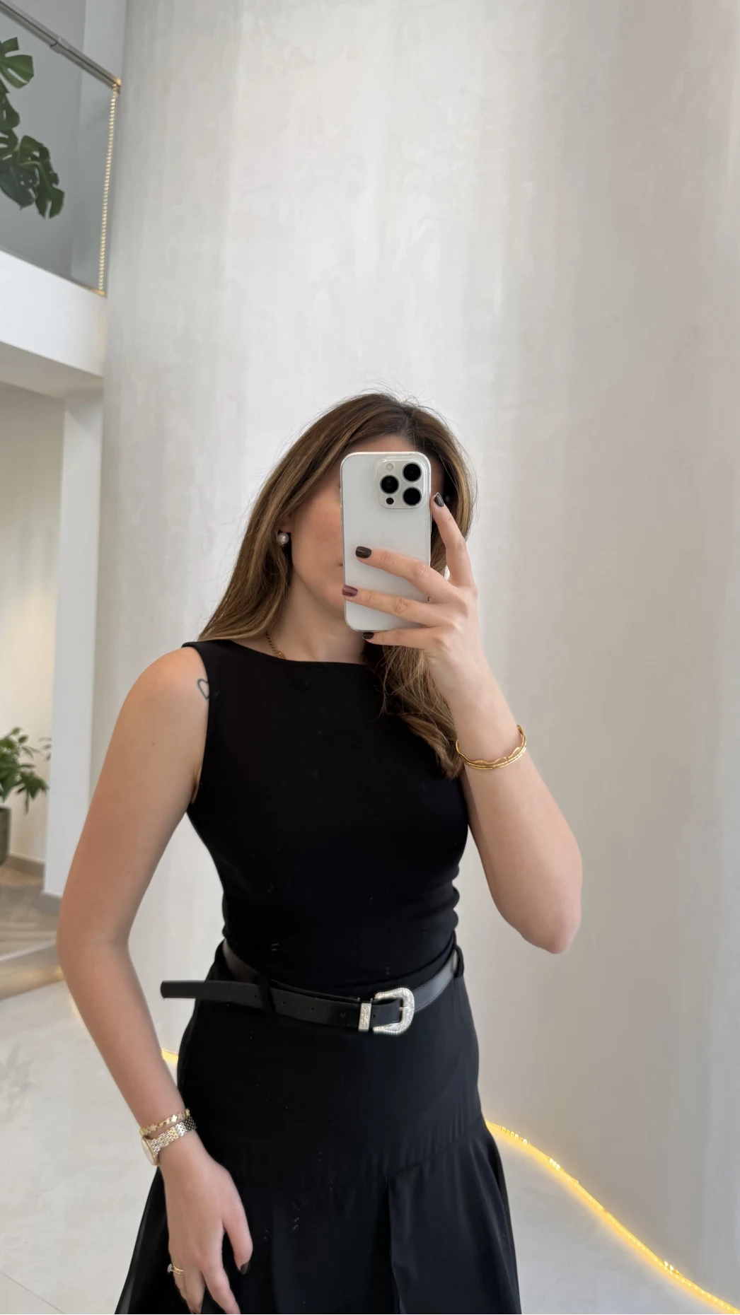 Dilvin Sıfır Kol Beli Büzgü Detaylı Kayık Yaka Body - Siyah - Kod: 31589