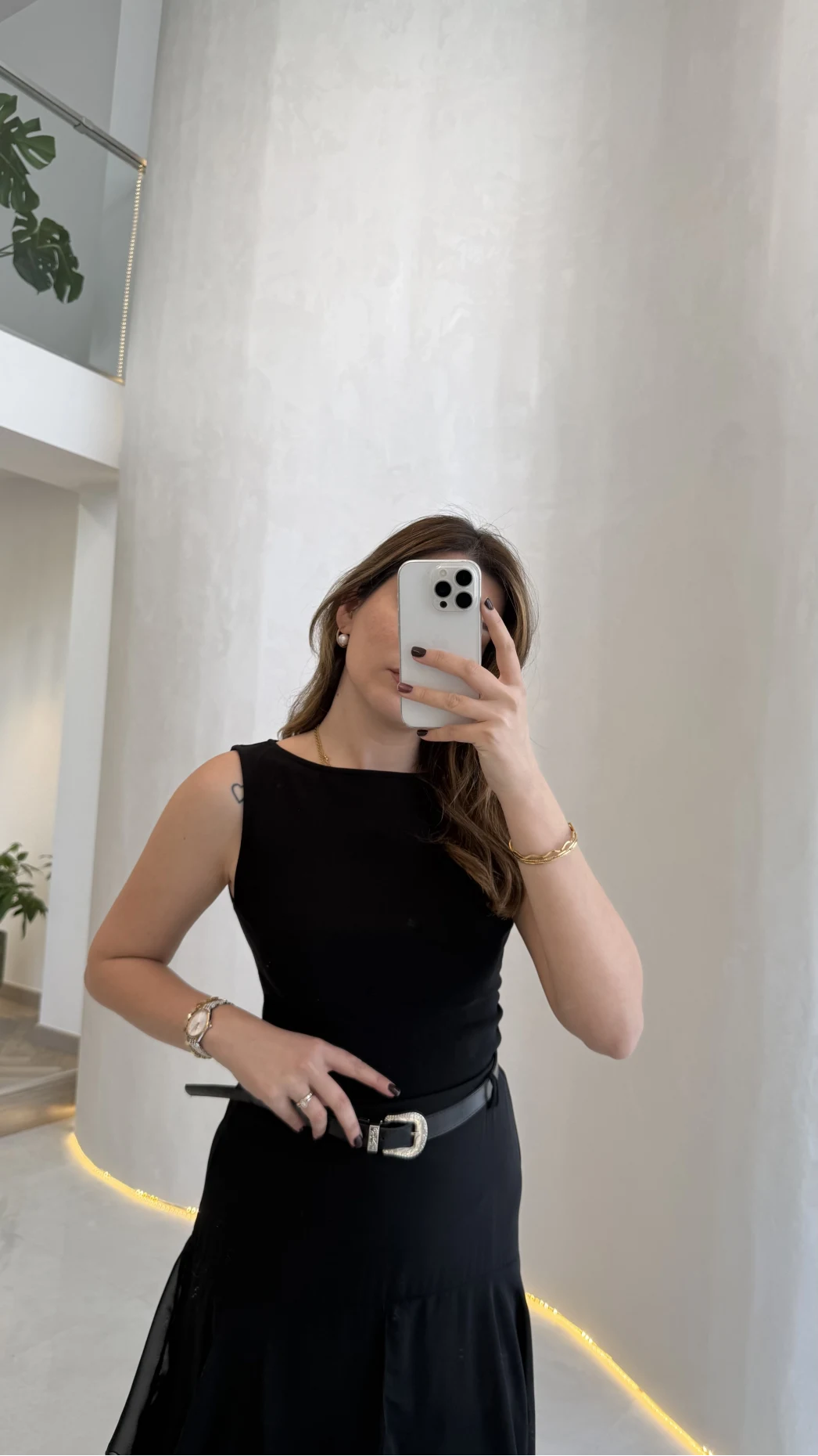 Dilvin Sıfır Kol Beli Büzgü Detaylı Kayık Yaka Body - Siyah - Kod: 31589