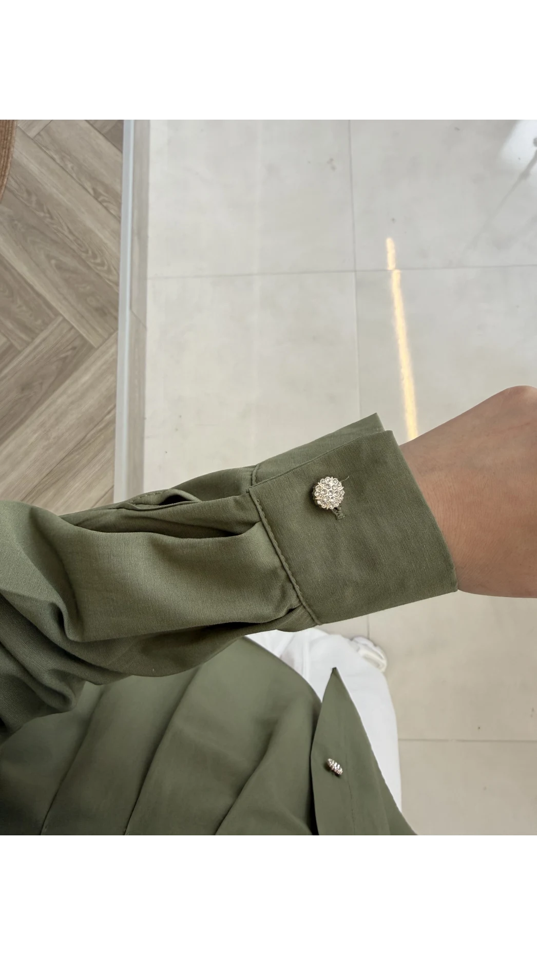 Taş Düğme Detaylı Beli Pileli Gömlek - Çağla - Kod: 2247