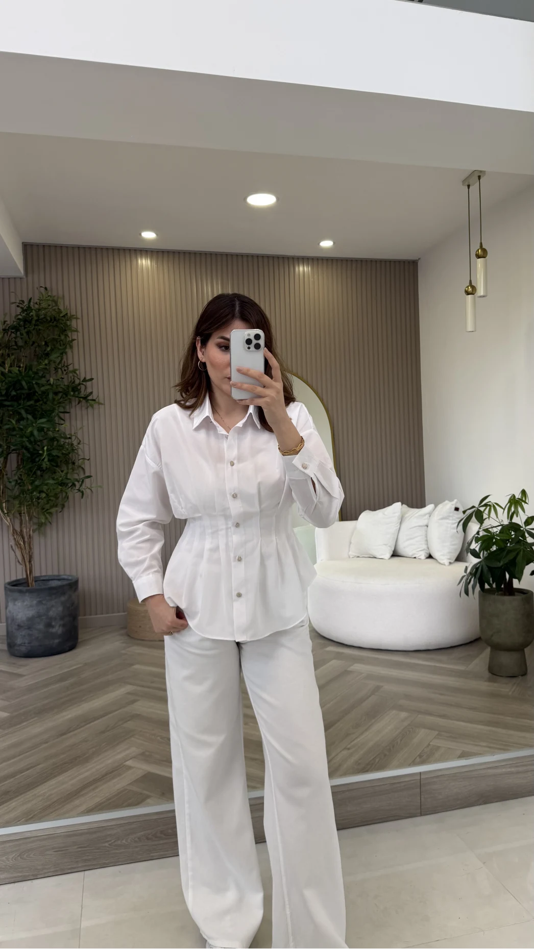 Taş Düğme Detaylı Beli Pileli Gömlek - Beyaz - Kod: 2247