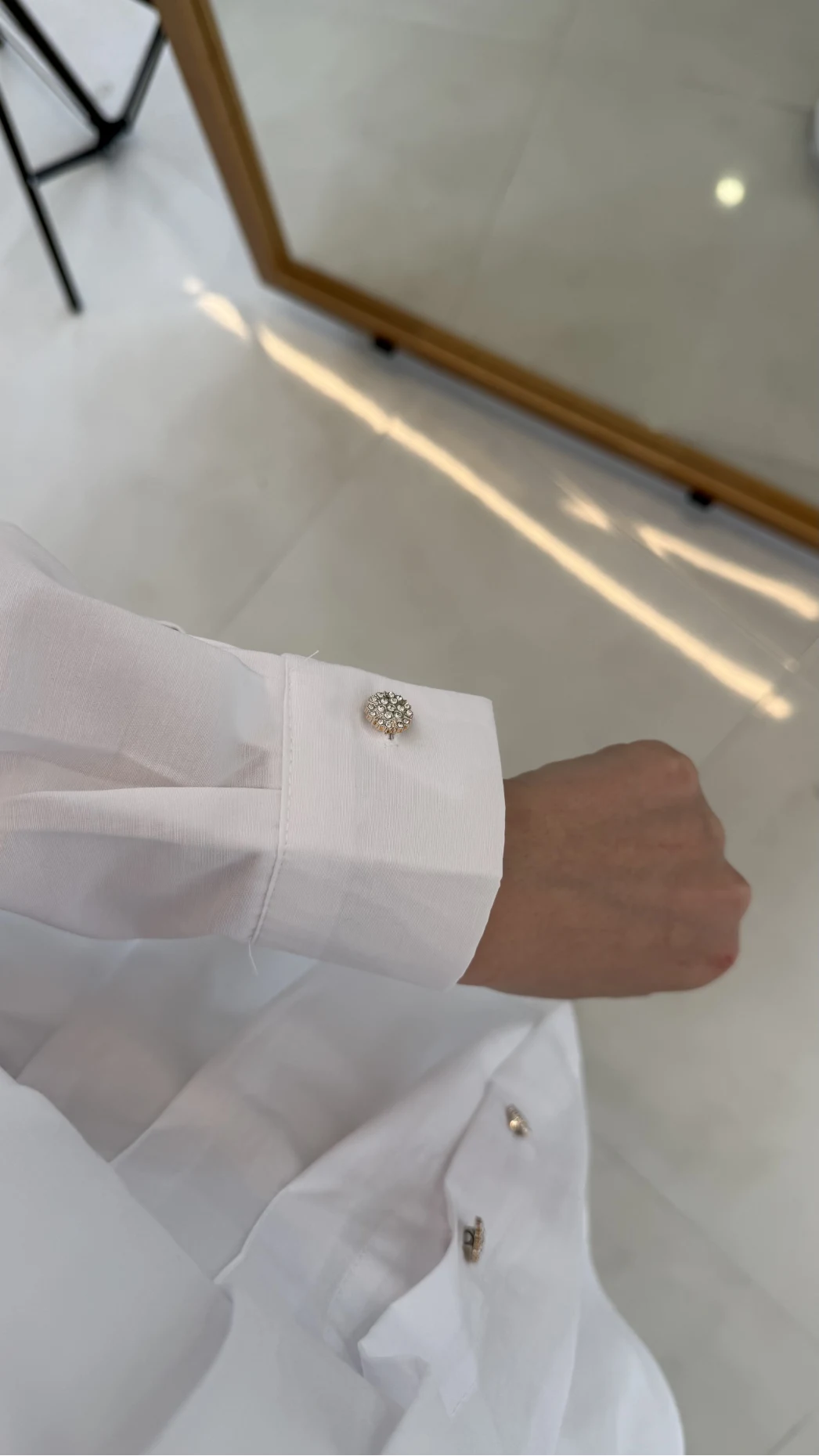 Taş Düğme Detaylı Beli Pileli Gömlek - Beyaz - Kod: 2247