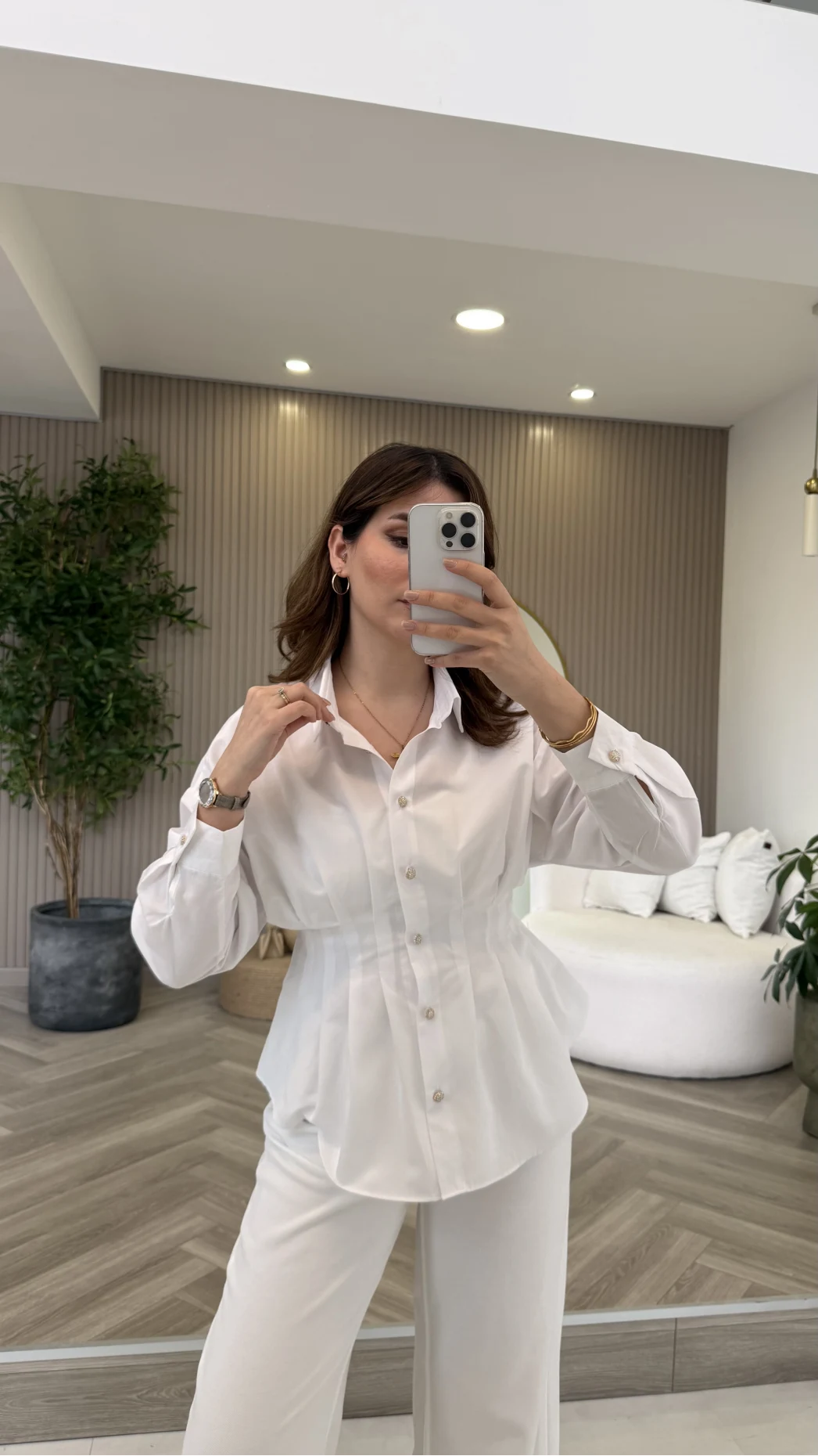 Taş Düğme Detaylı Beli Pileli Gömlek - Beyaz - Kod: 2247