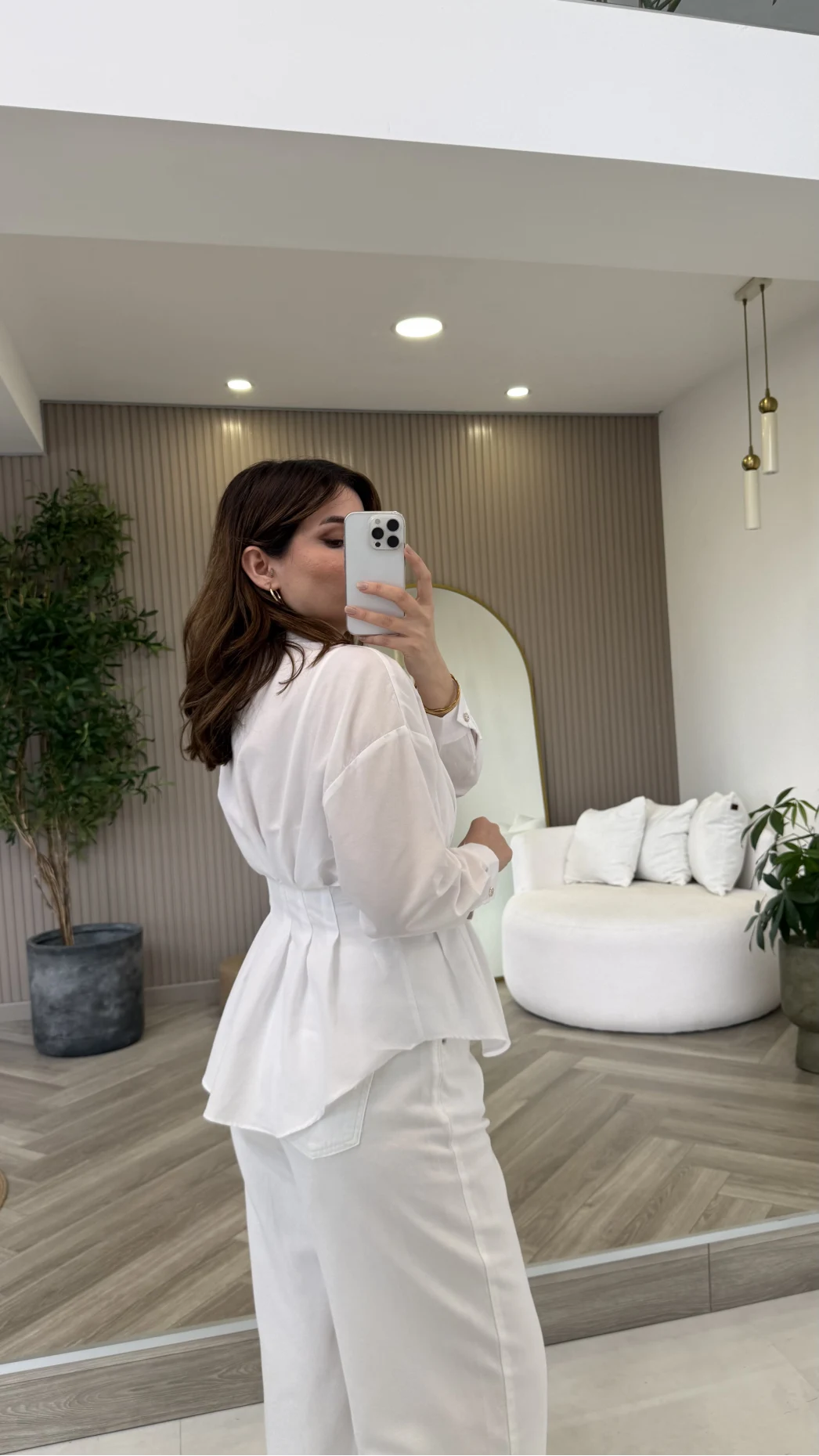 Taş Düğme Detaylı Beli Pileli Gömlek - Beyaz - Kod: 2247