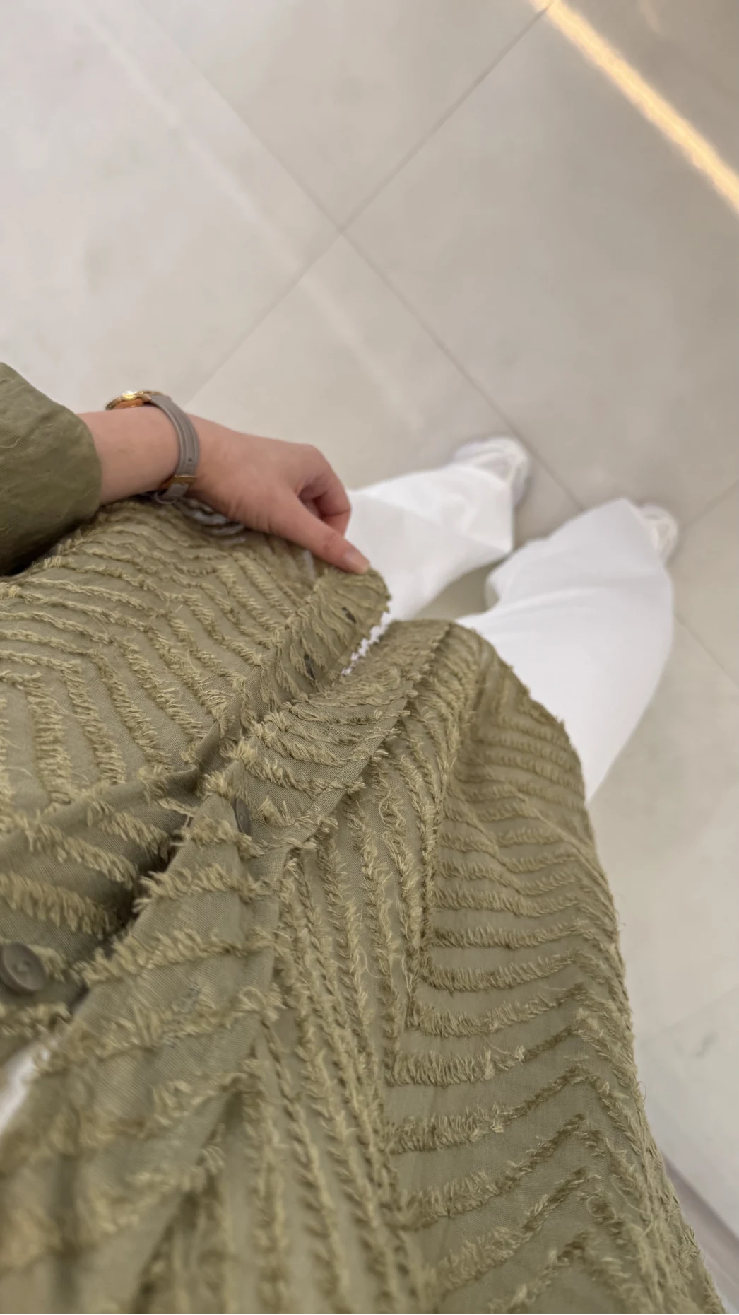 Geraldine Püsküllü İnce Uzun Gömlek - Haki - Kod: 2252