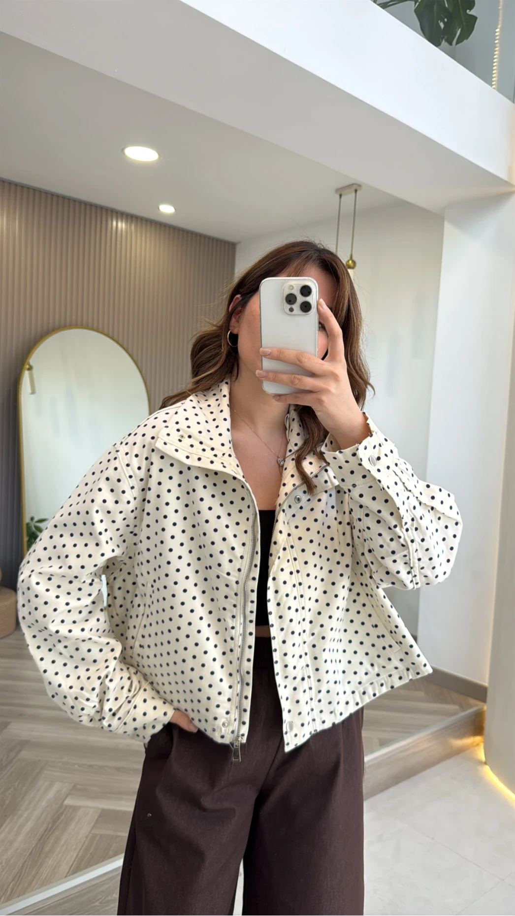 Seville Dik Yaka Puantiye Desenli Bambır Kısa Ekru Ceket