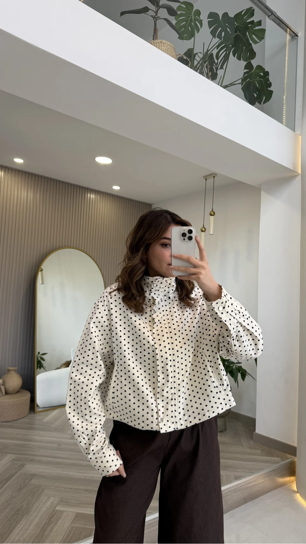 Seville Dik Yaka Puantiye Desenli Bambır Kısa Ekru Ceket