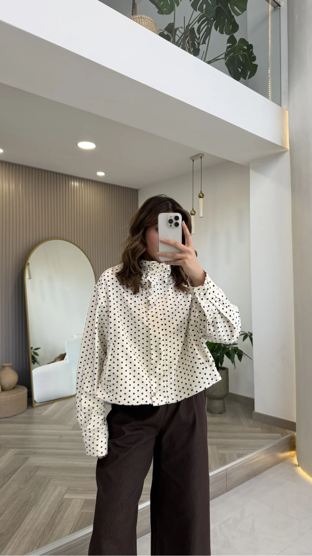 Seville Dik Yaka Puantiye Desenli Bambır Kısa Ekru Ceket