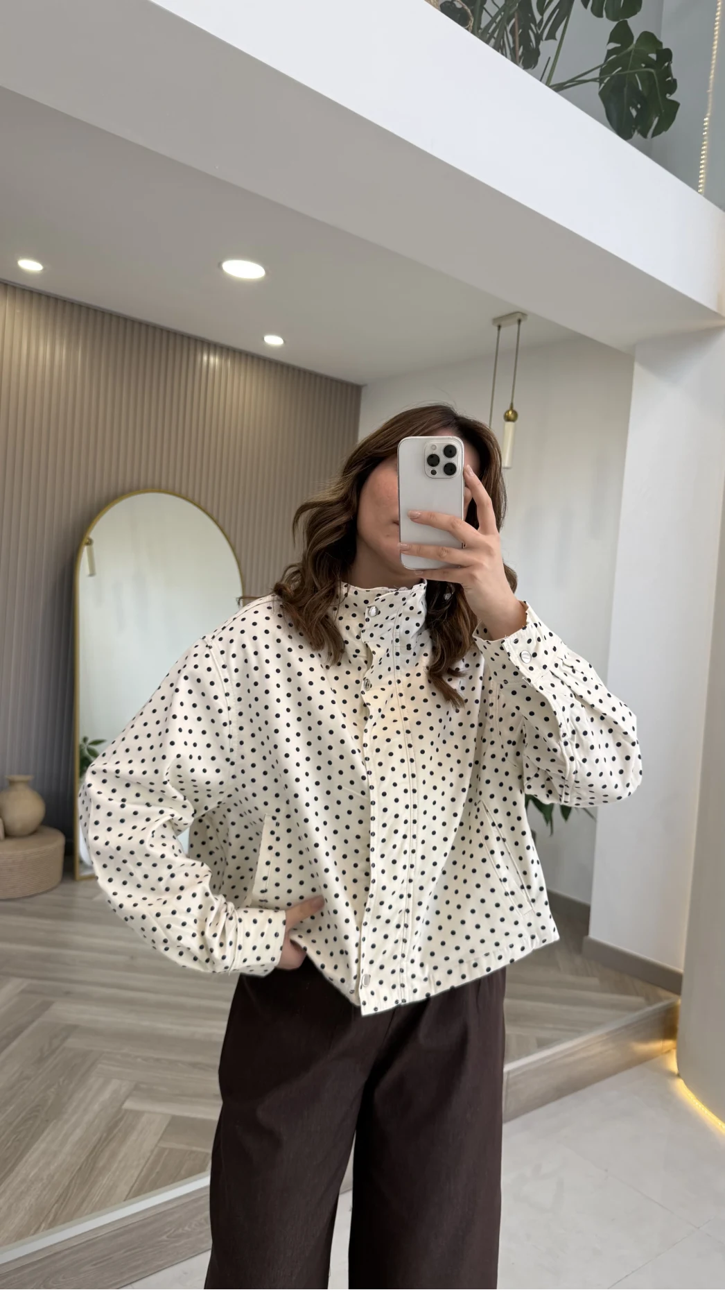 Seville Dik Yaka Puantiye Desenli Bambır Kısa Ekru Ceket