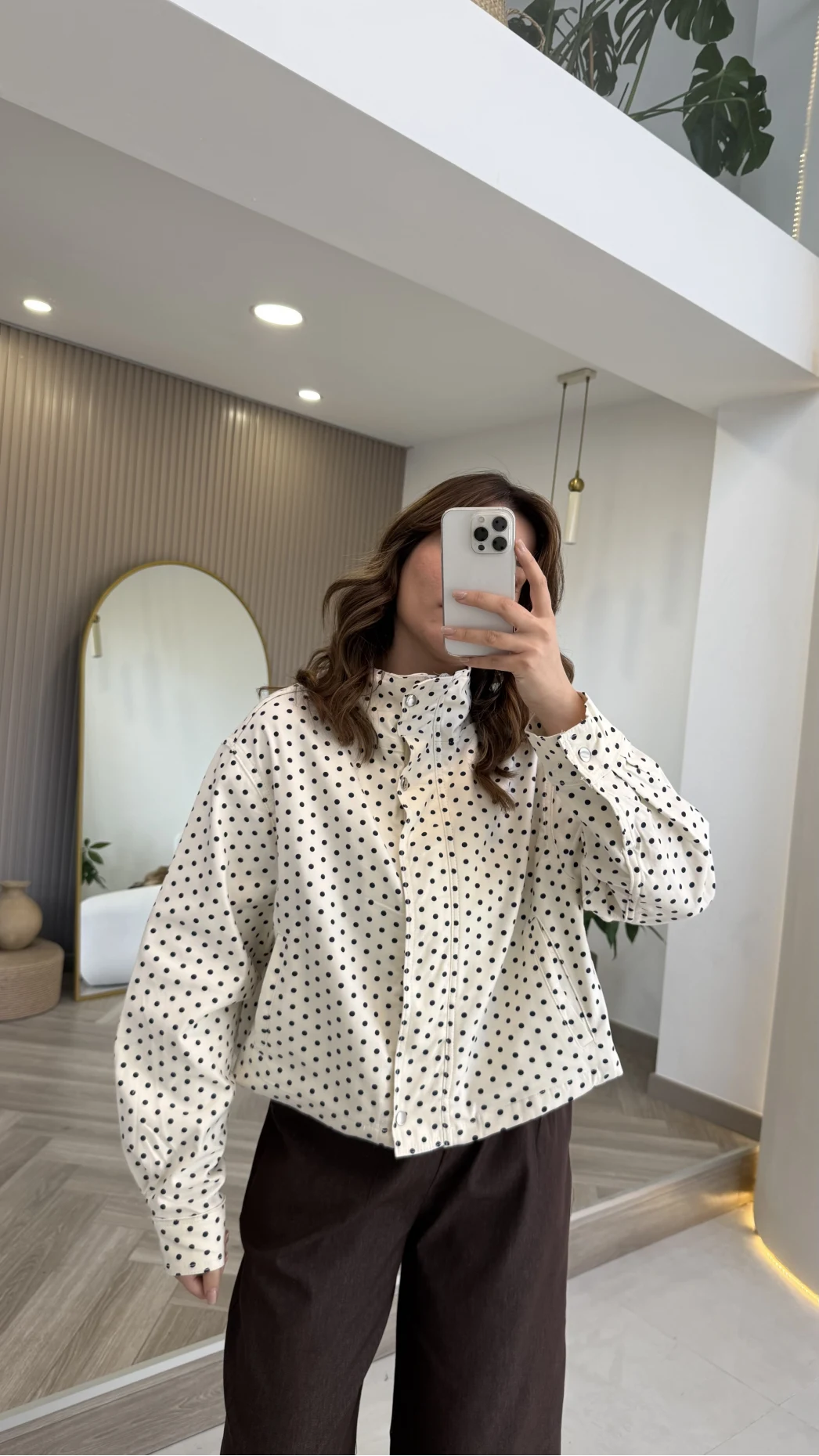 Seville Dik Yaka Puantiye Desenli Bambır Kısa Ekru Ceket