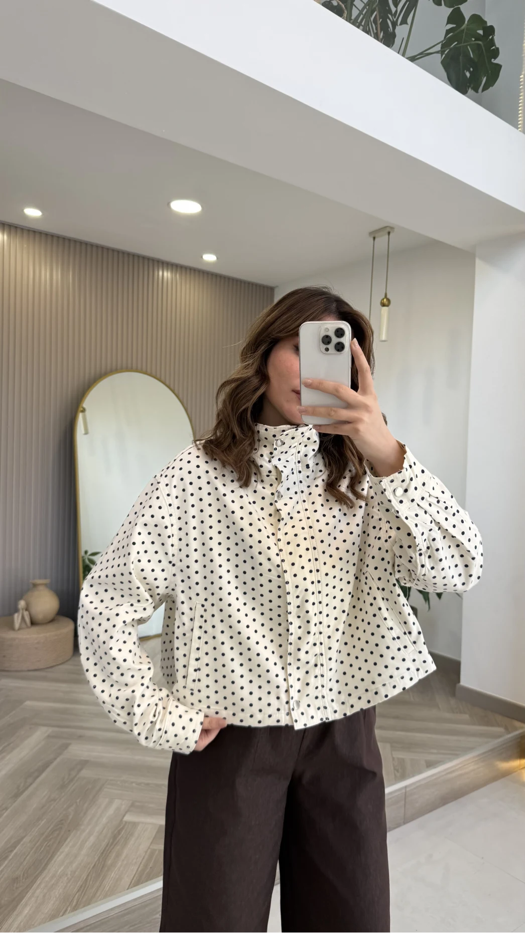 Seville Dik Yaka Puantiye Desenli Bambır Kısa Ekru Ceket