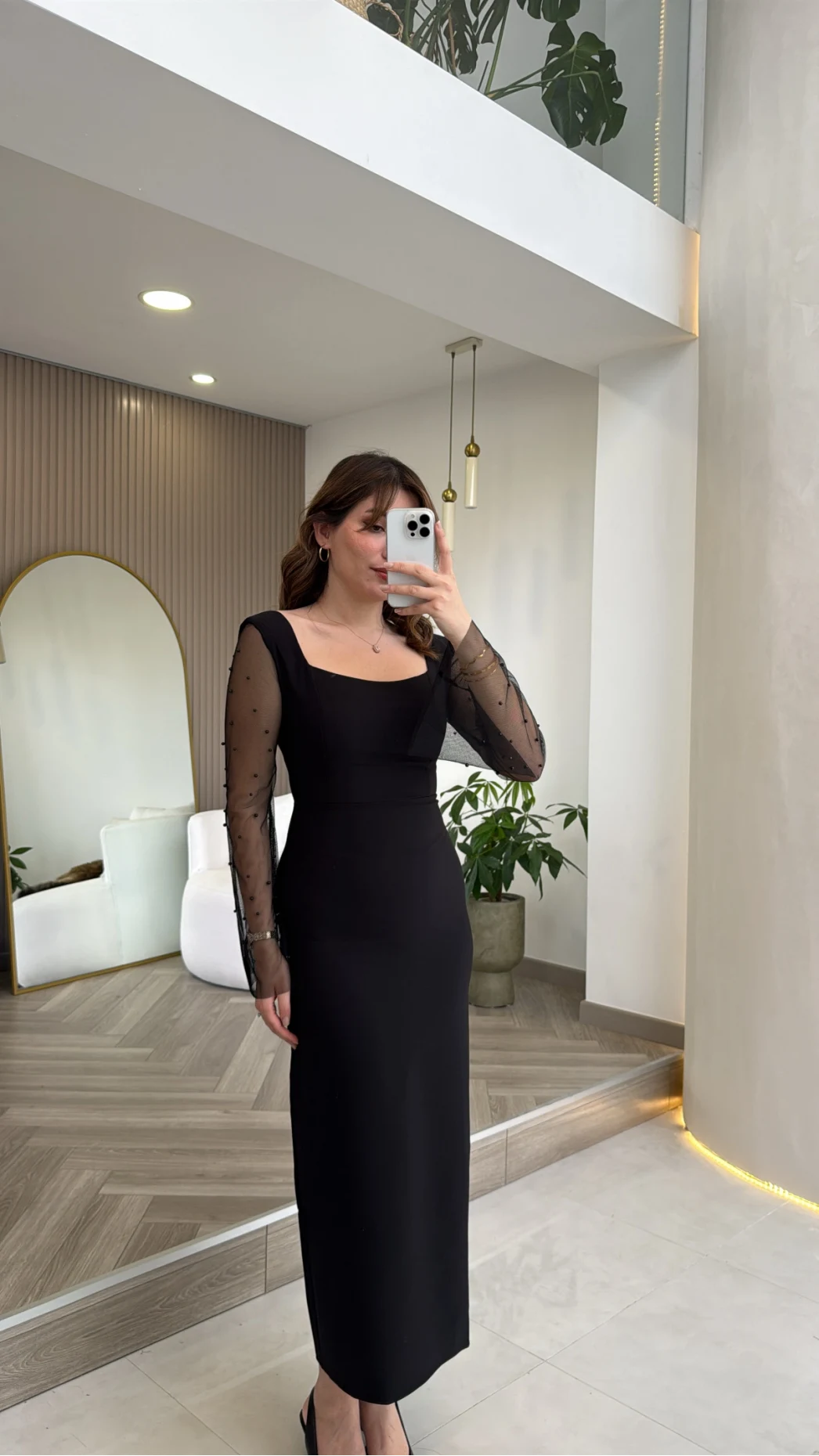 Kare Yaka İnci Detay Yırtmaçlı Elbise - Siyah